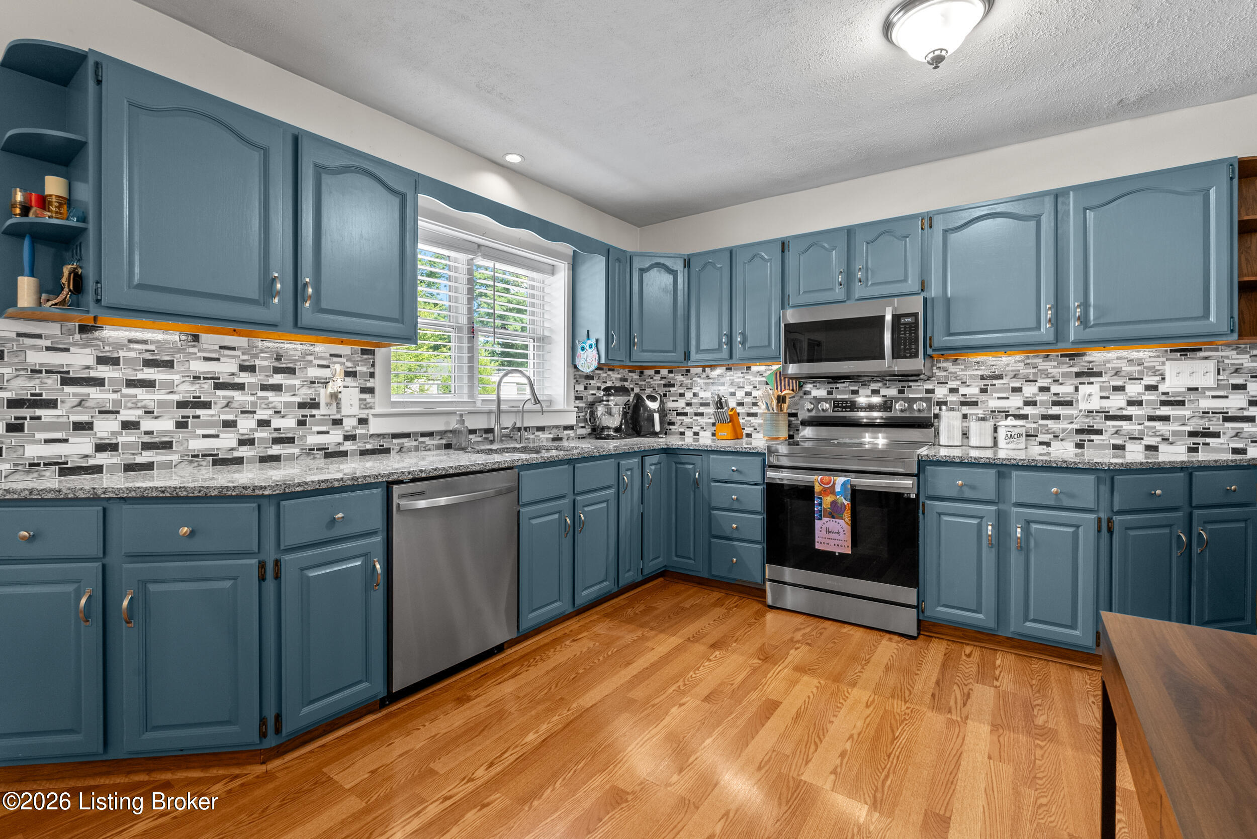 1227 Ormsby Ln Property Photo 14