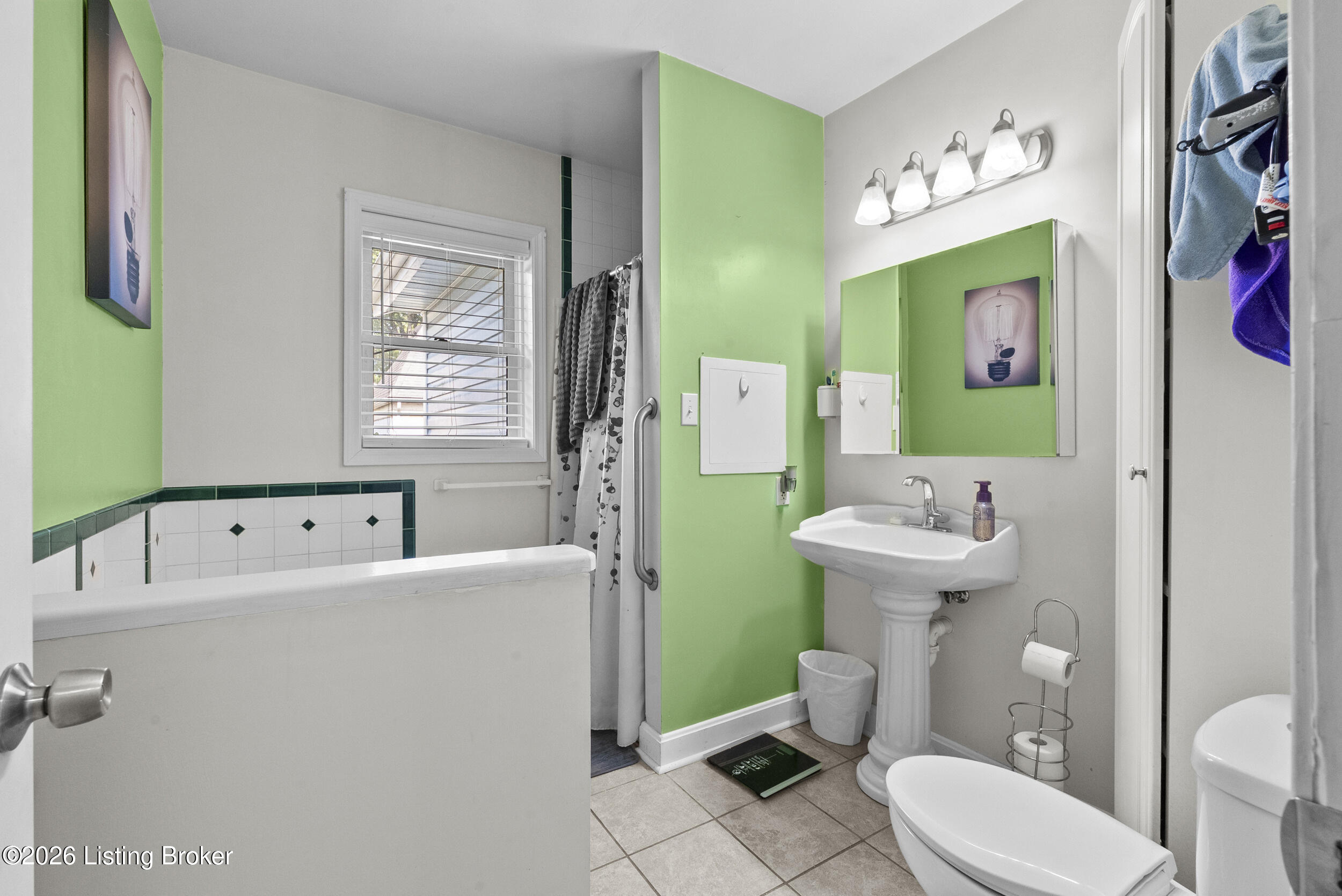 1227 Ormsby Ln Property Photo 23