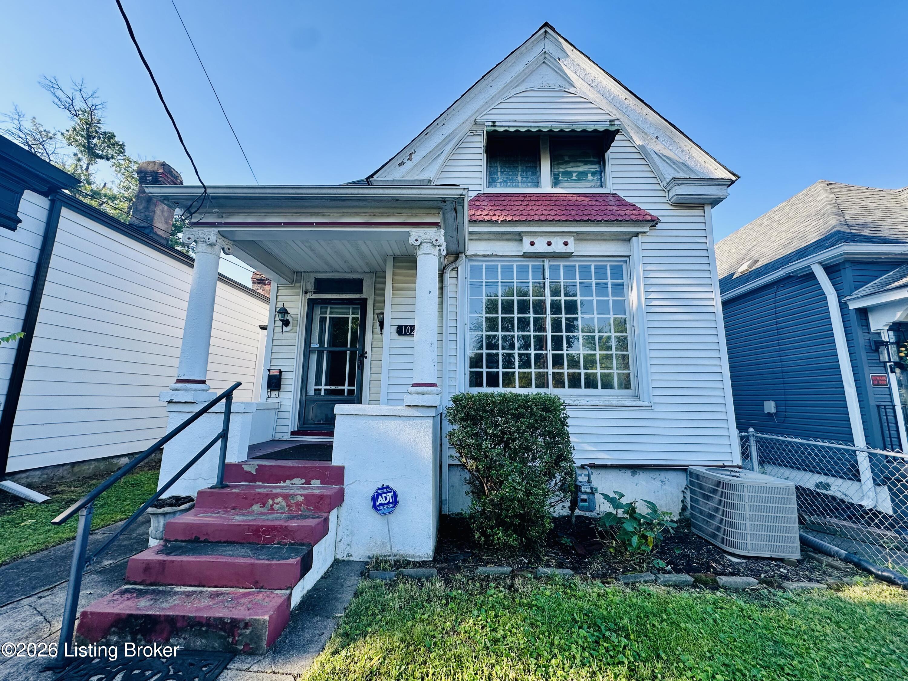 1026 E Breckinridge St Property Photo 2