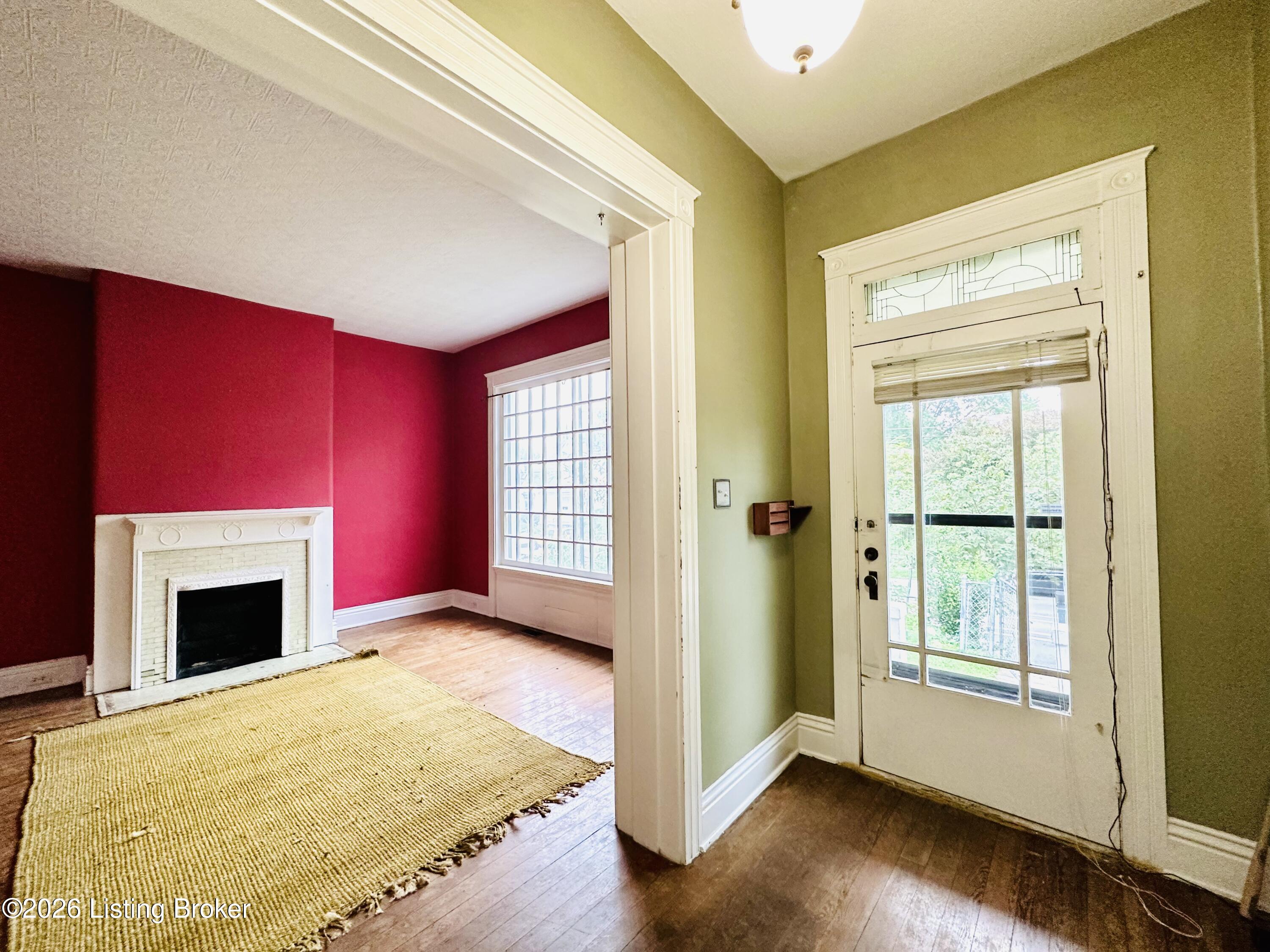 1026 E Breckinridge St Property Photo 3