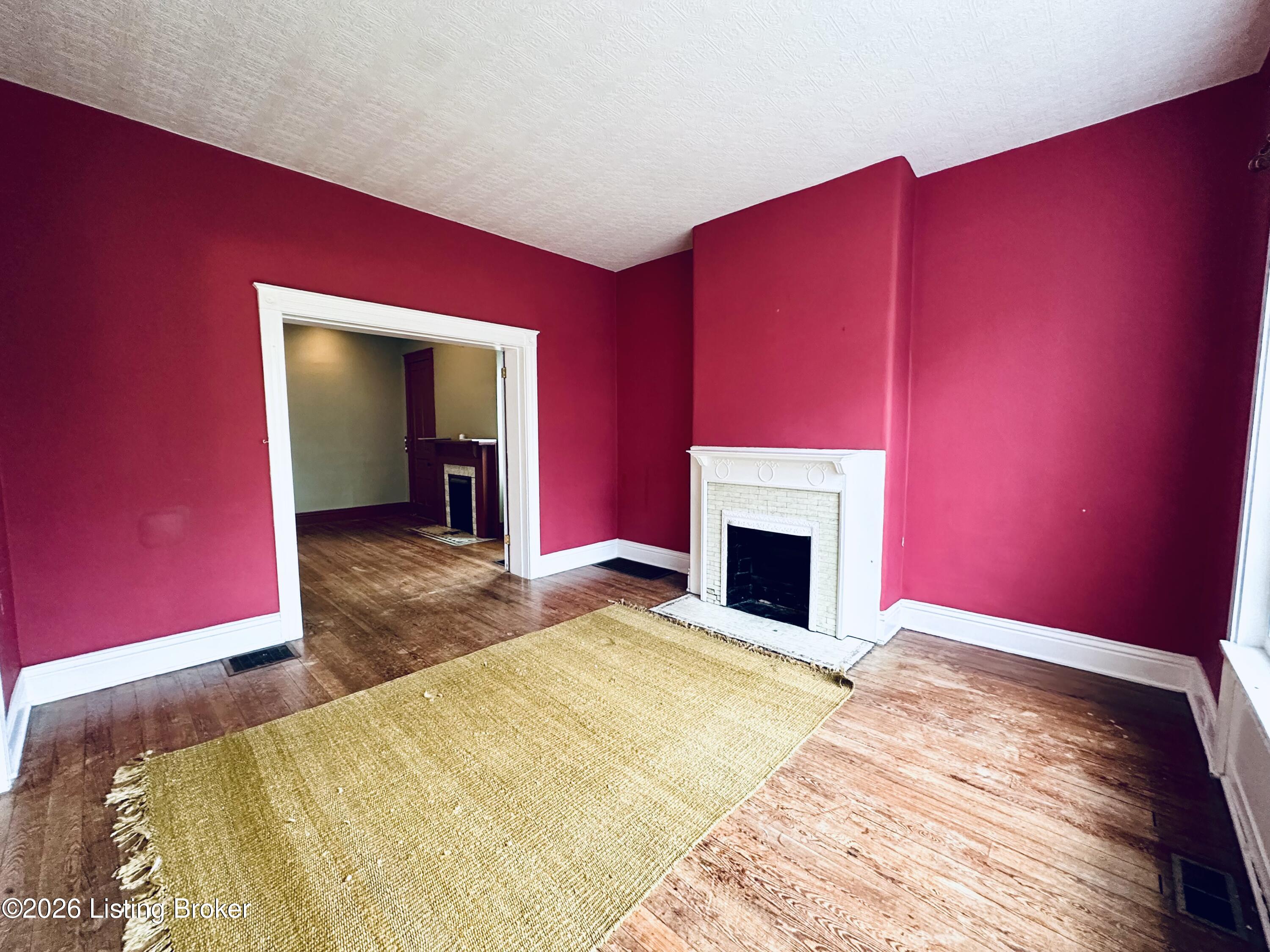 1026 E Breckinridge St Property Photo 6