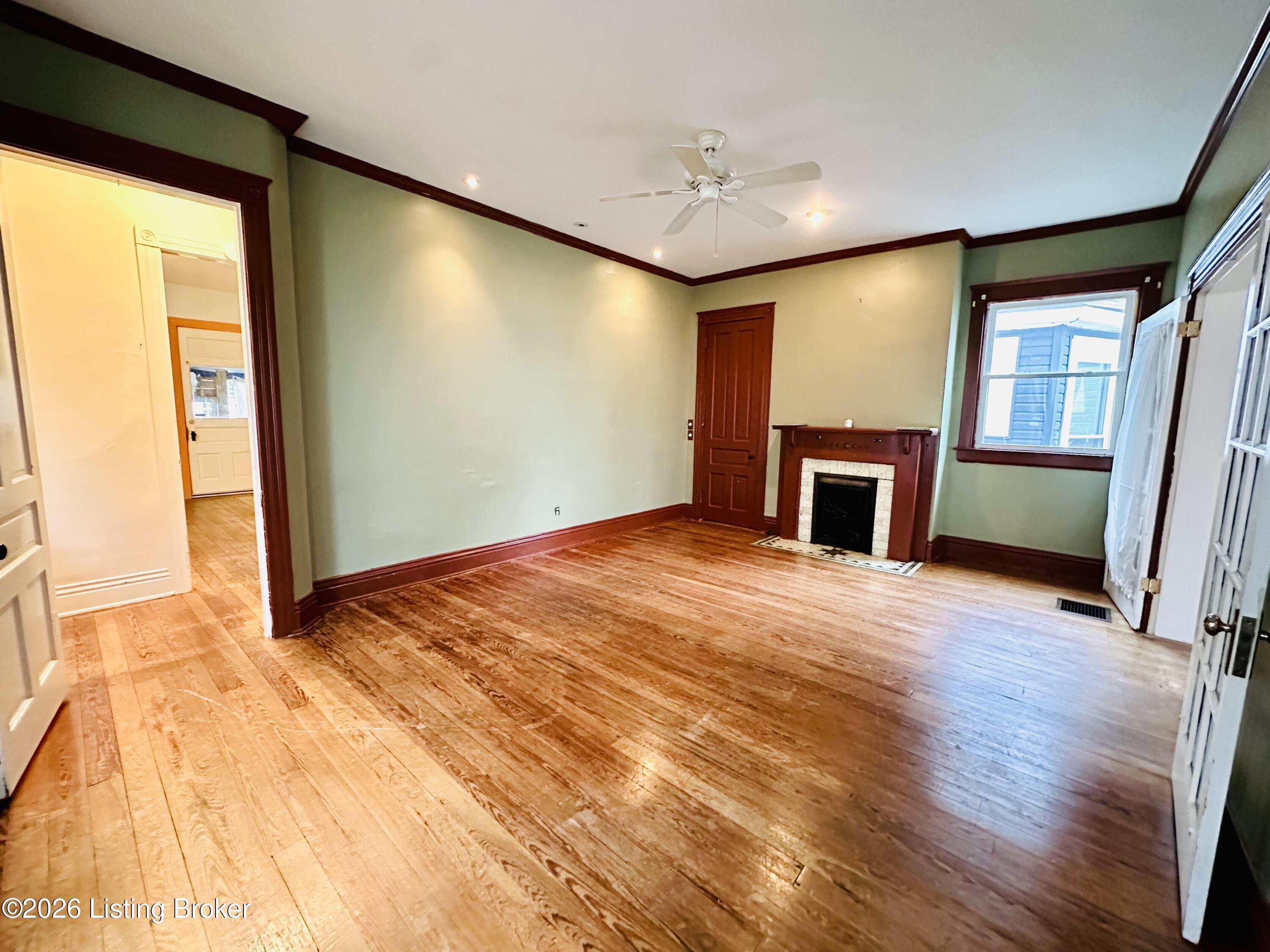 1026 E Breckinridge St Property Photo 9