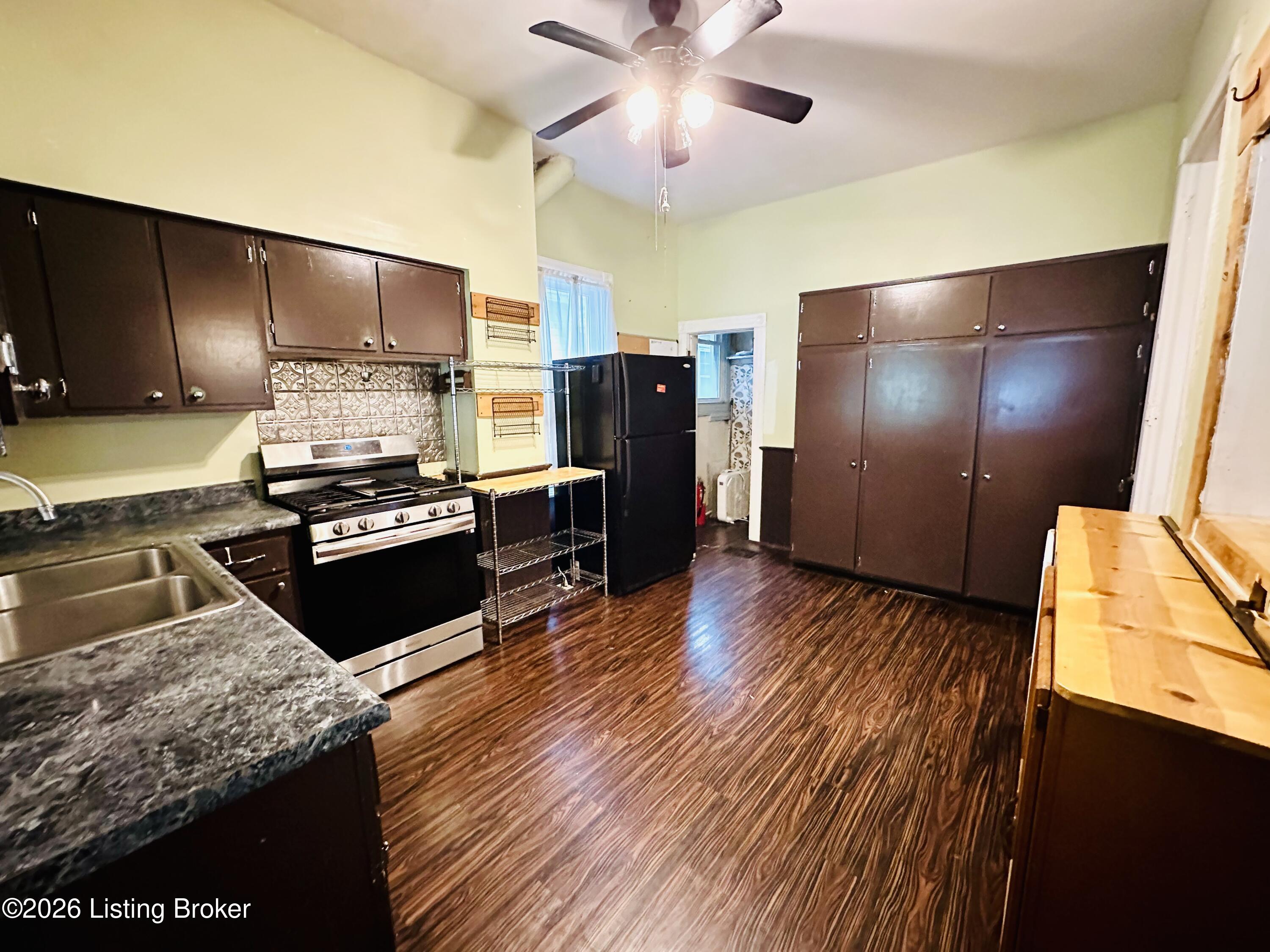1026 E Breckinridge St Property Photo 14