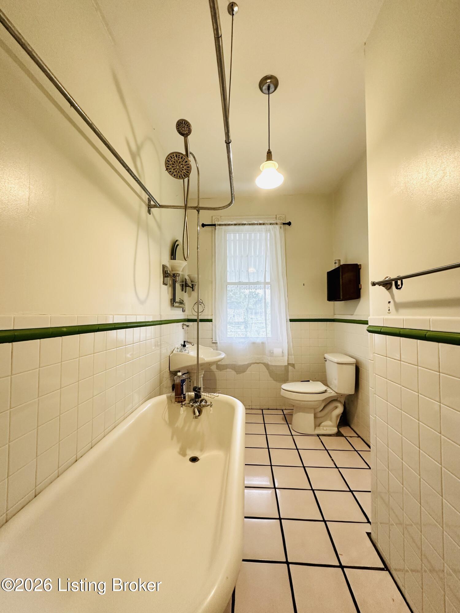 1026 E Breckinridge St Property Photo 15
