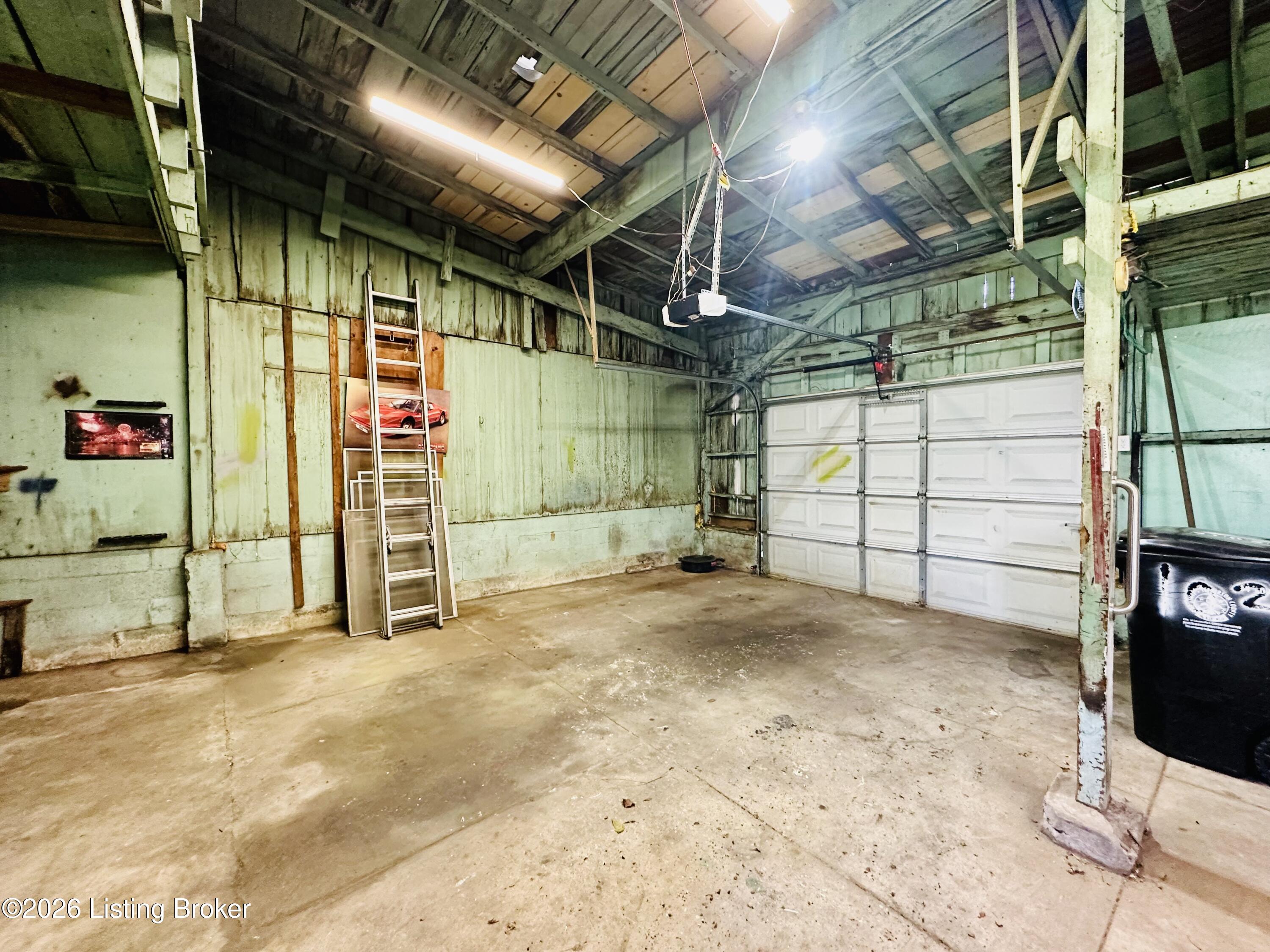 1026 E Breckinridge St Property Photo 21