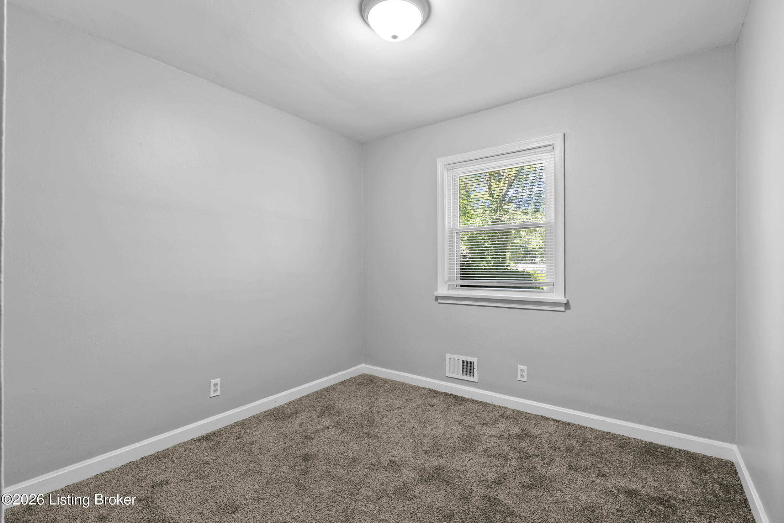 9115 Thompson Ln Property Photo 10