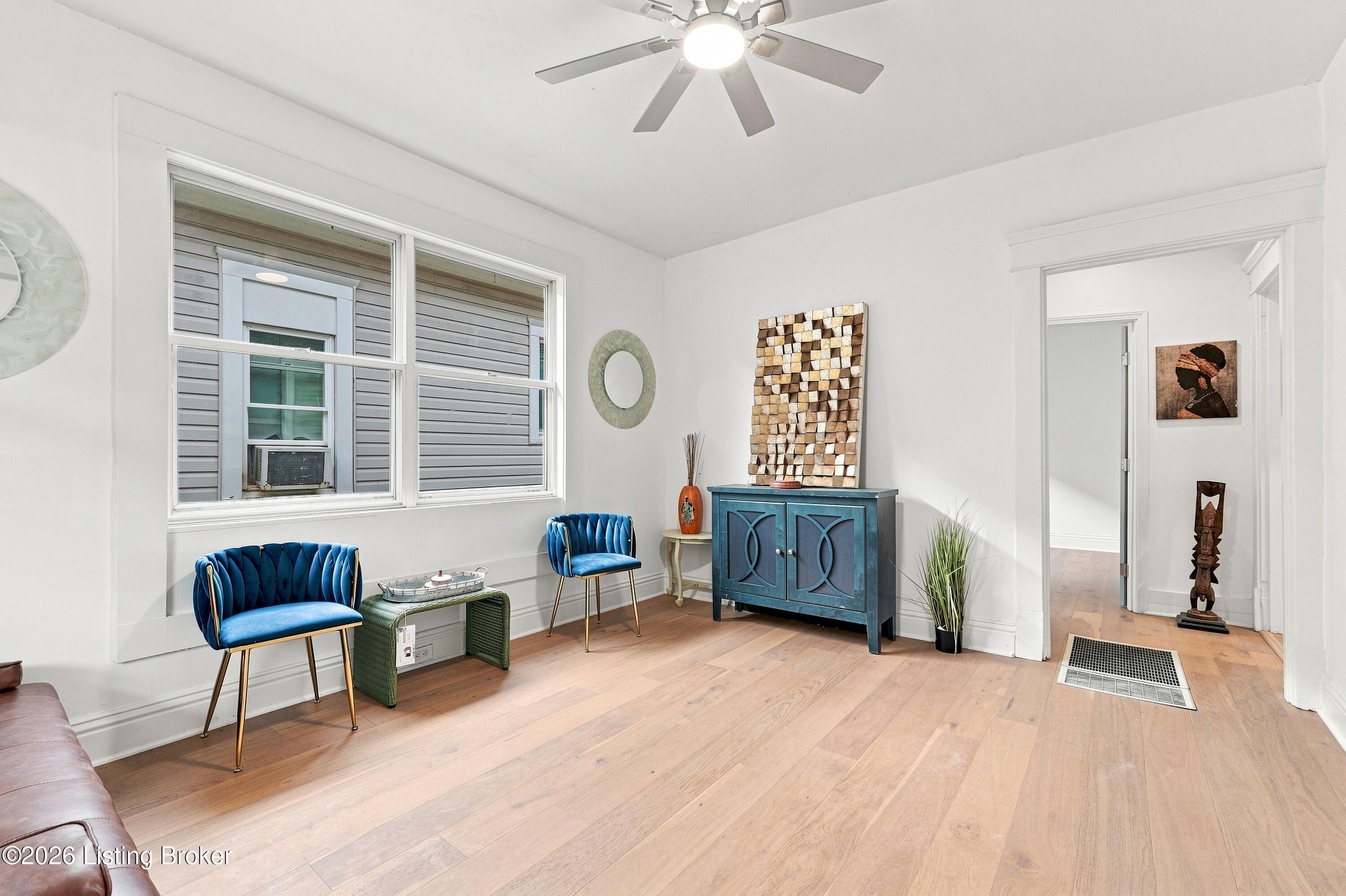2150 W Lee St Property Photo 5