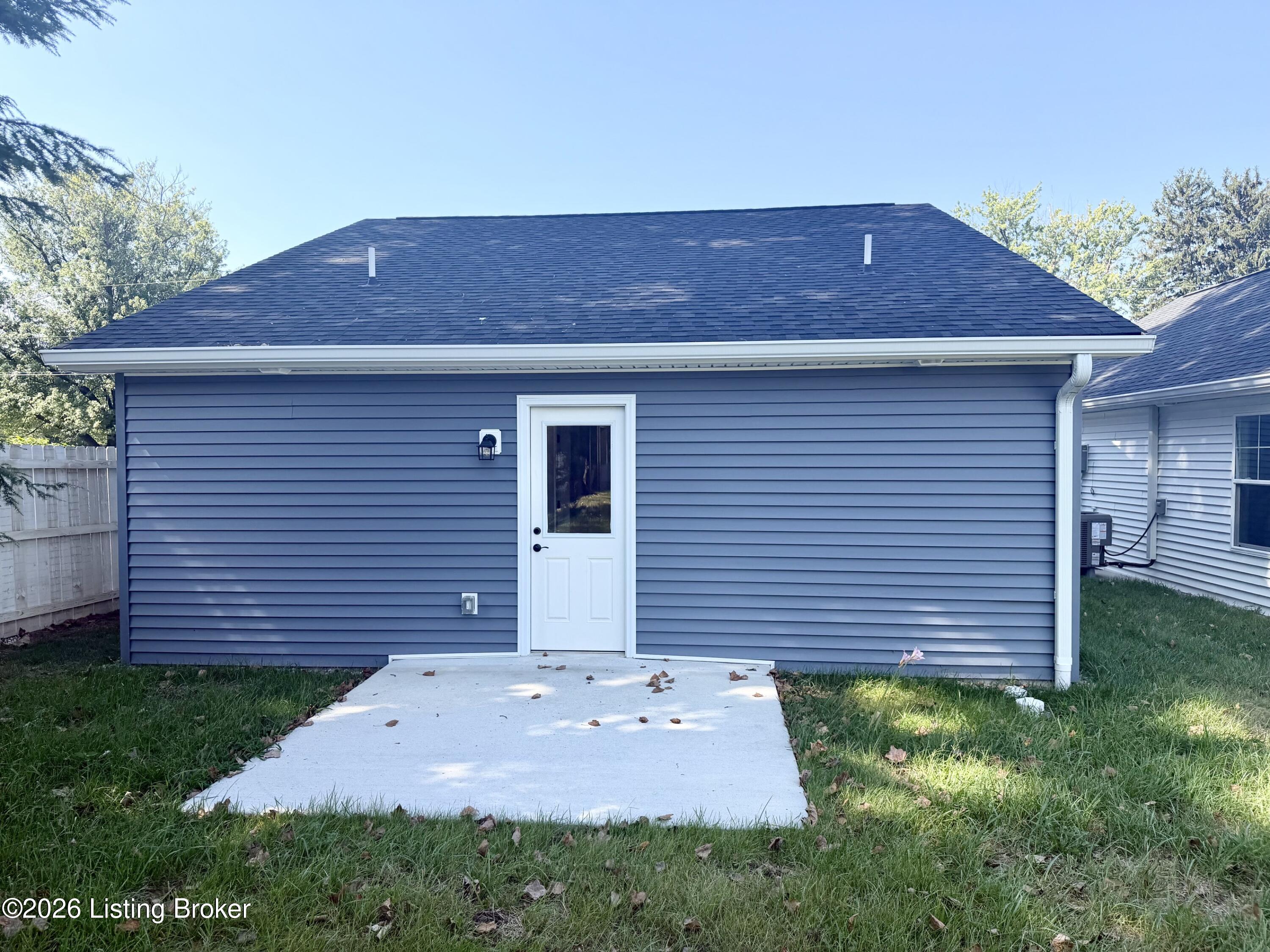 623 1/2 Main St Property Photo 16
