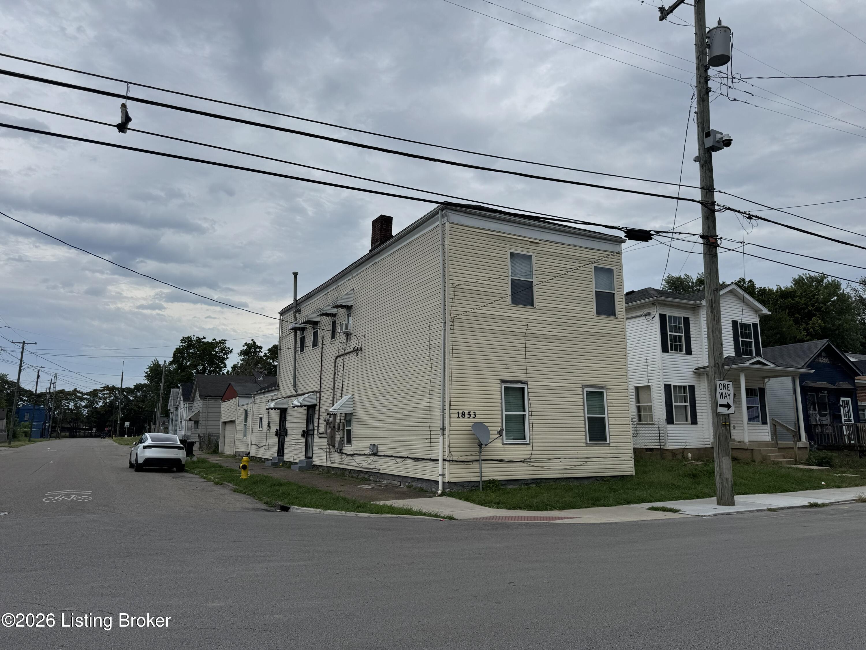 1853 Bank St Property Photo 3