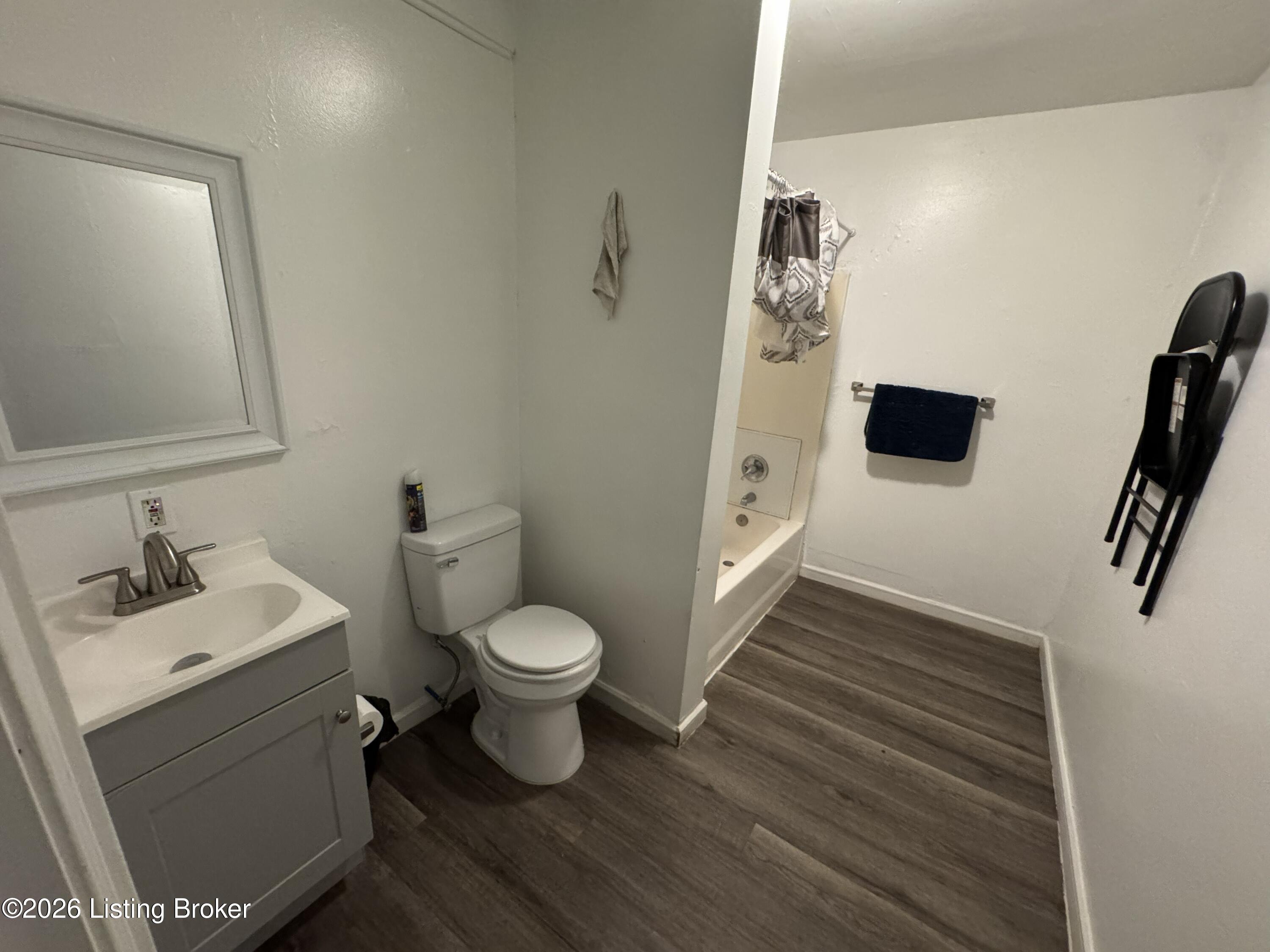 1853 Bank St Property Photo 9