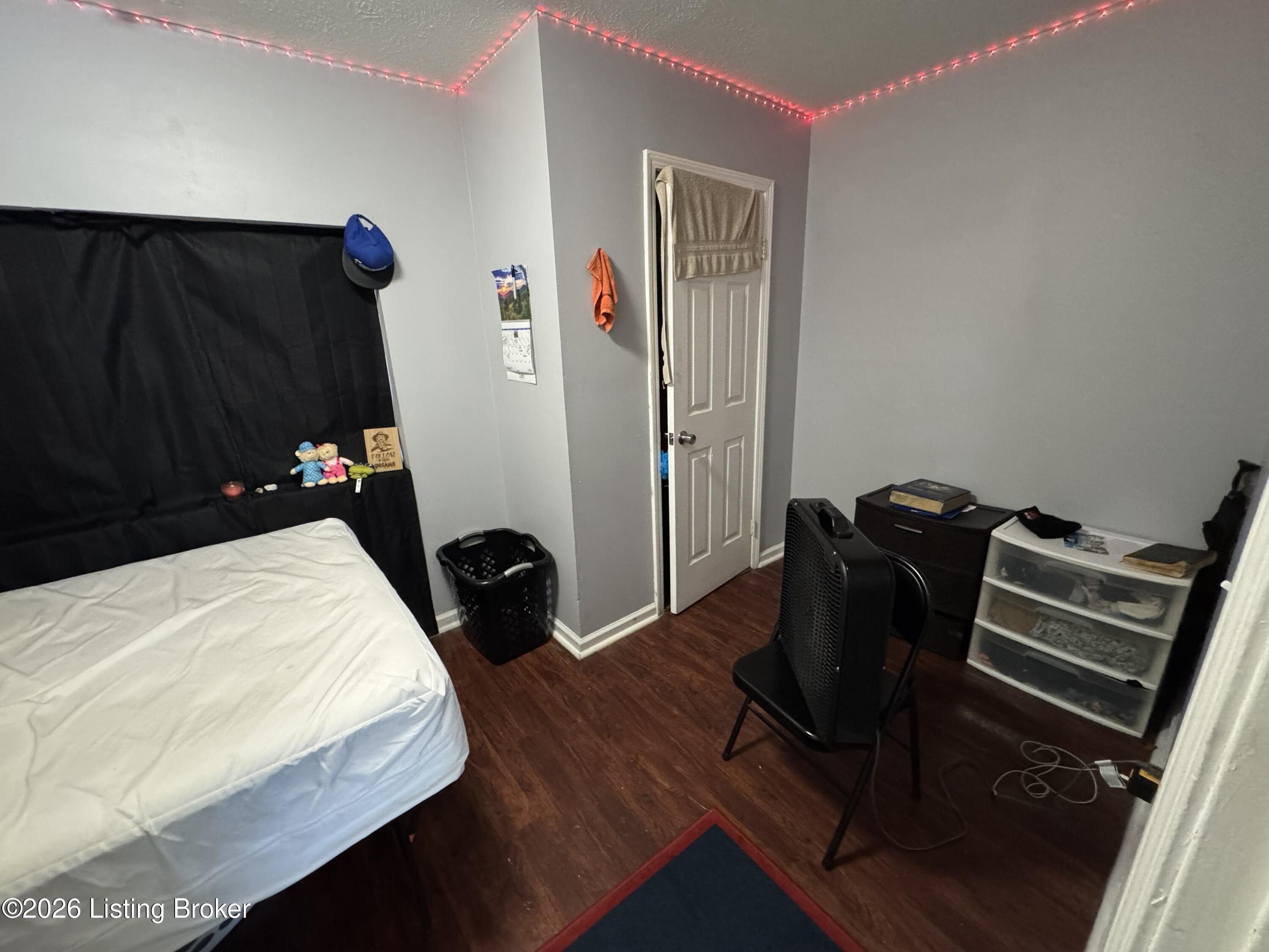 1853 Bank St Property Photo 10