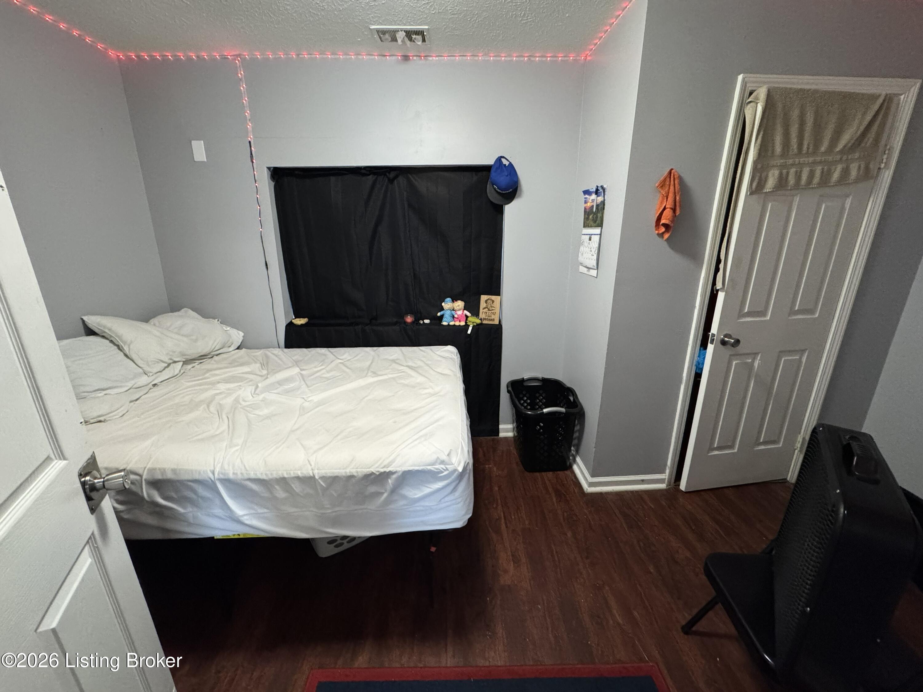 1853 Bank St Property Photo 11