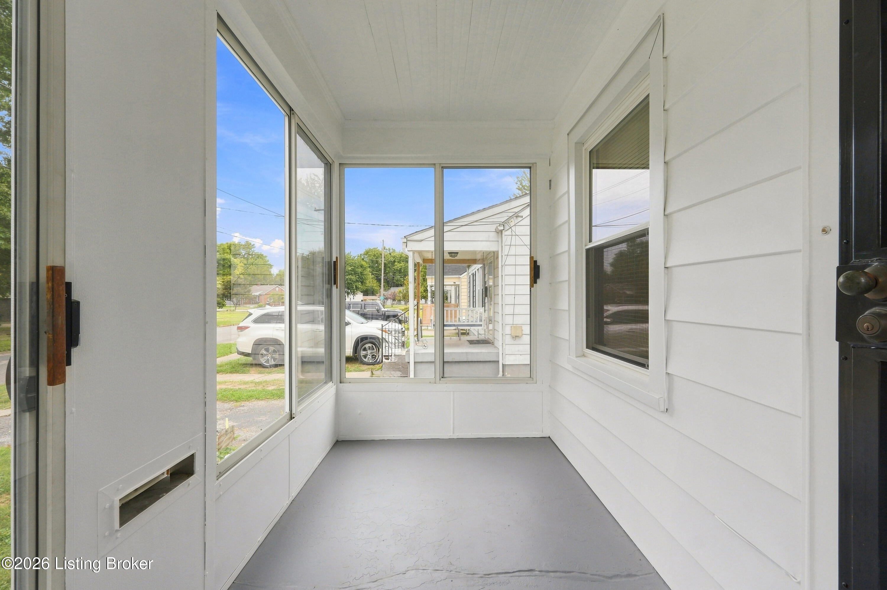 3327 Lester Ave Property Photo 2