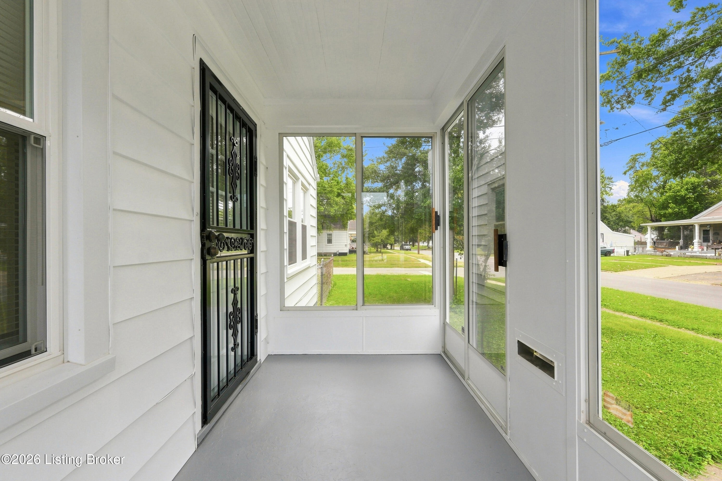 3327 Lester Ave Property Photo 3