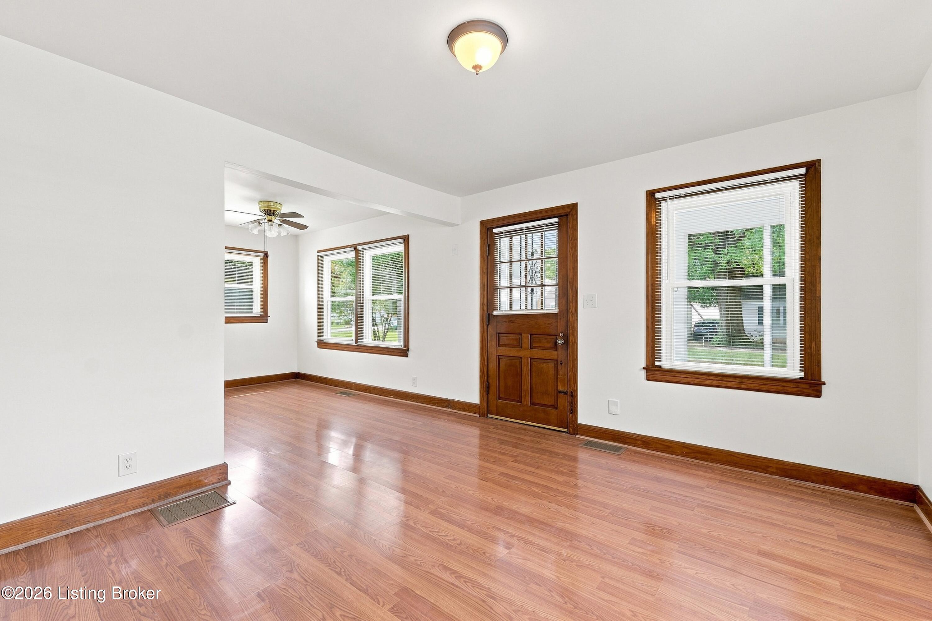 3327 Lester Ave Property Photo 7
