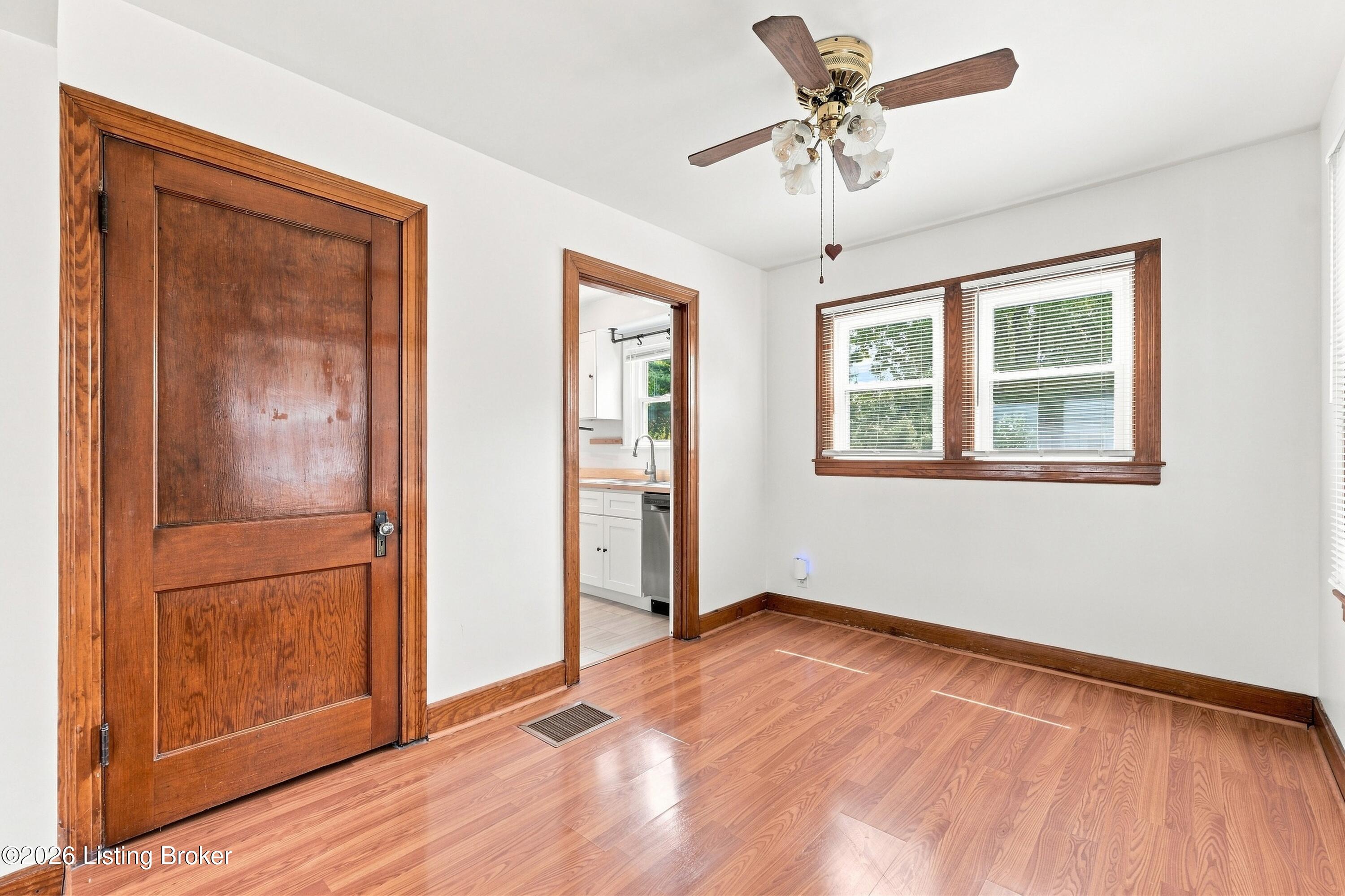 3327 Lester Ave Property Photo 9