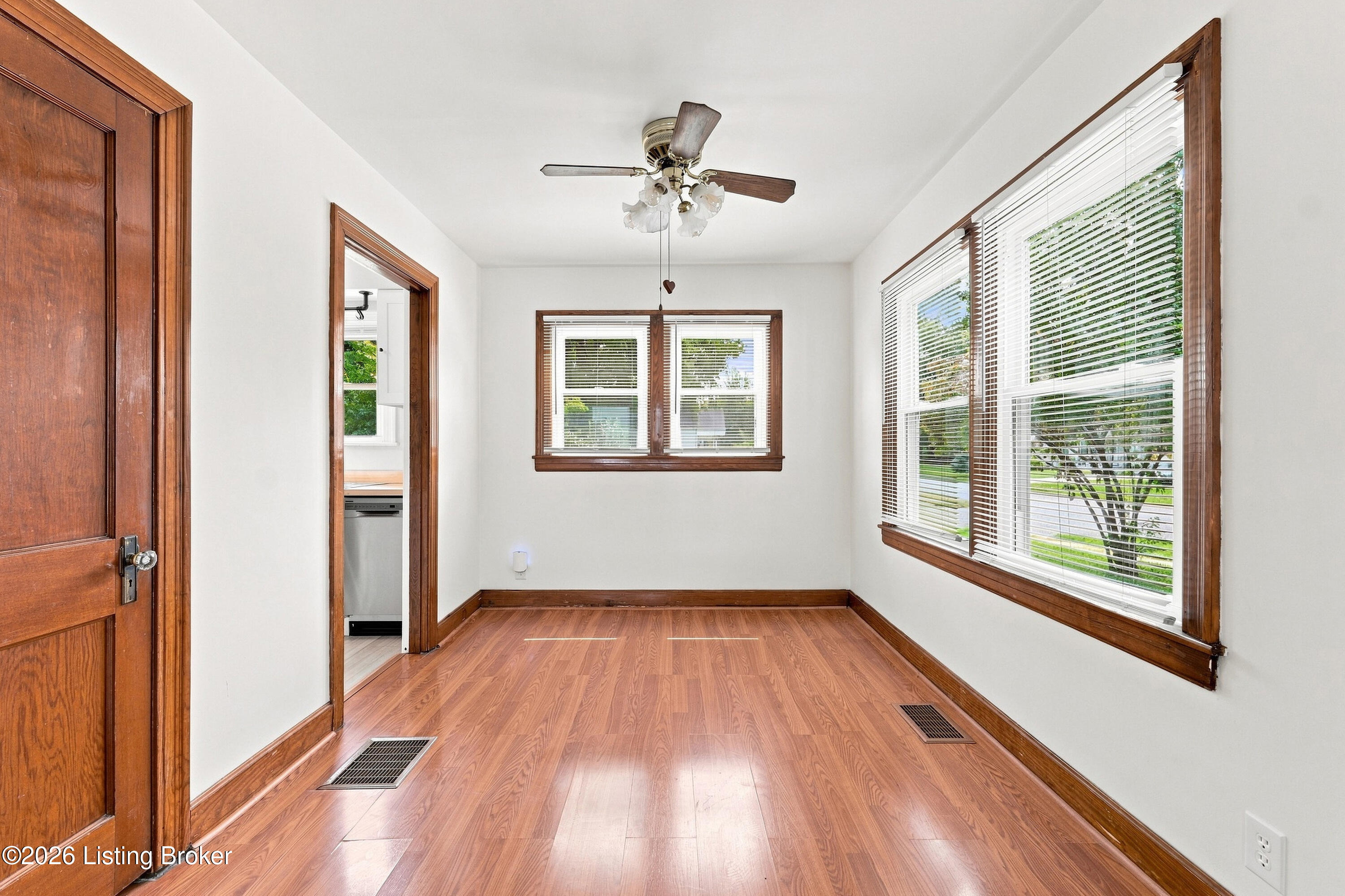 3327 Lester Ave Property Photo 10