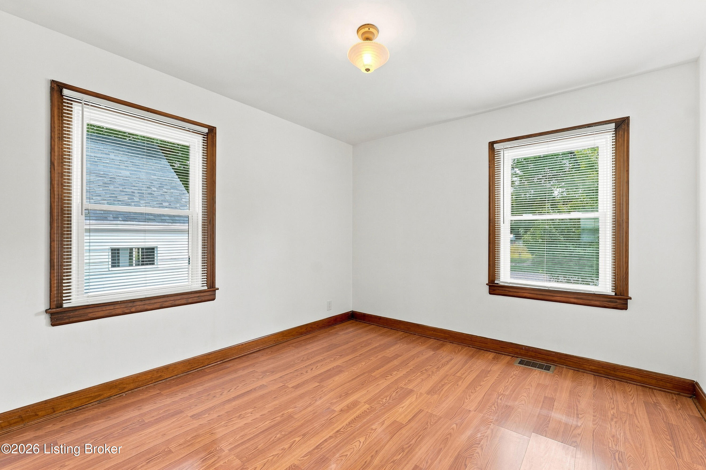 3327 Lester Ave Property Photo 16