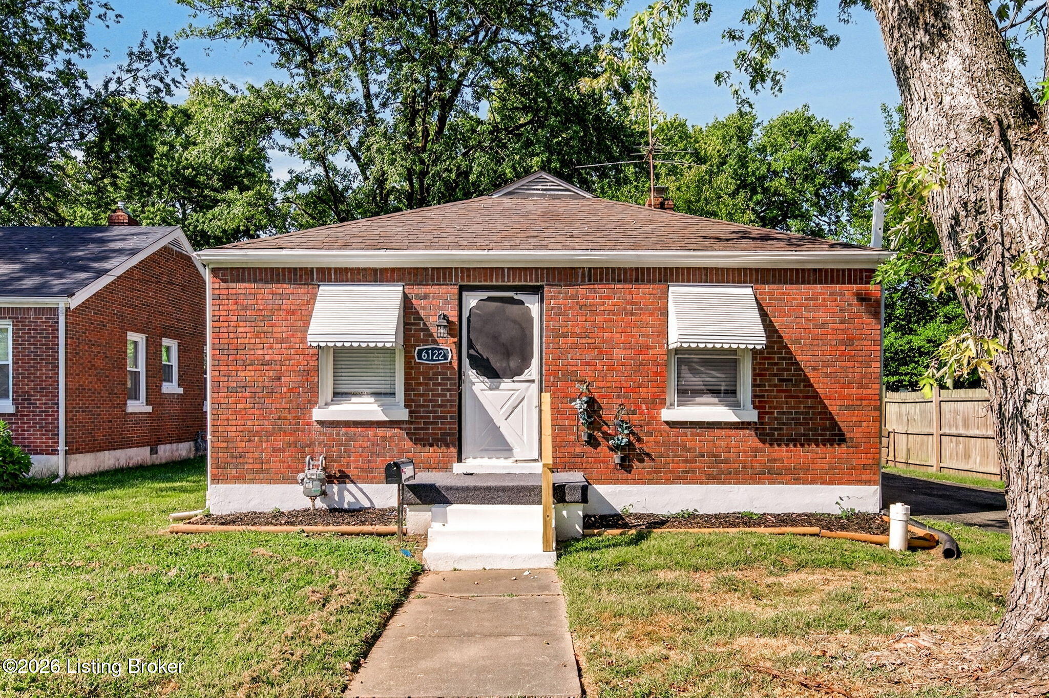6122 Lone Oak Trail Property Photo 1