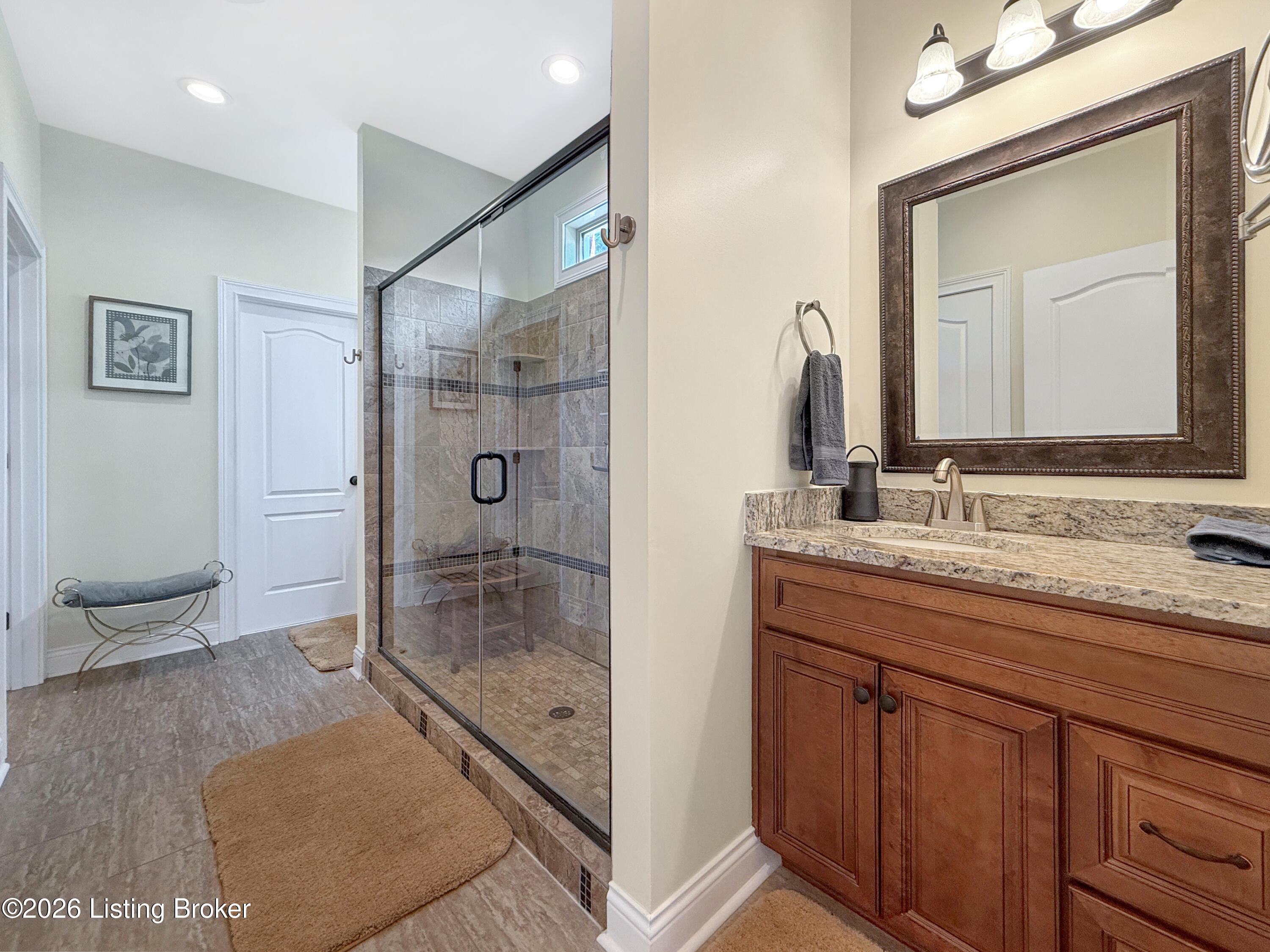 677 Oak Creek Dr Property Photo 23