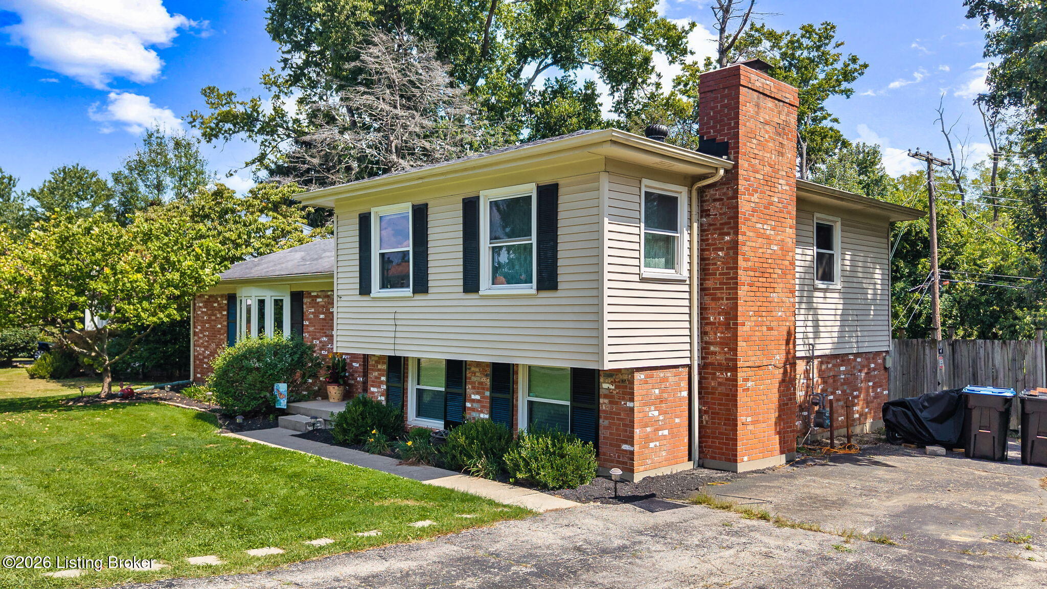 9316 Tiverton Way Property Photo 3