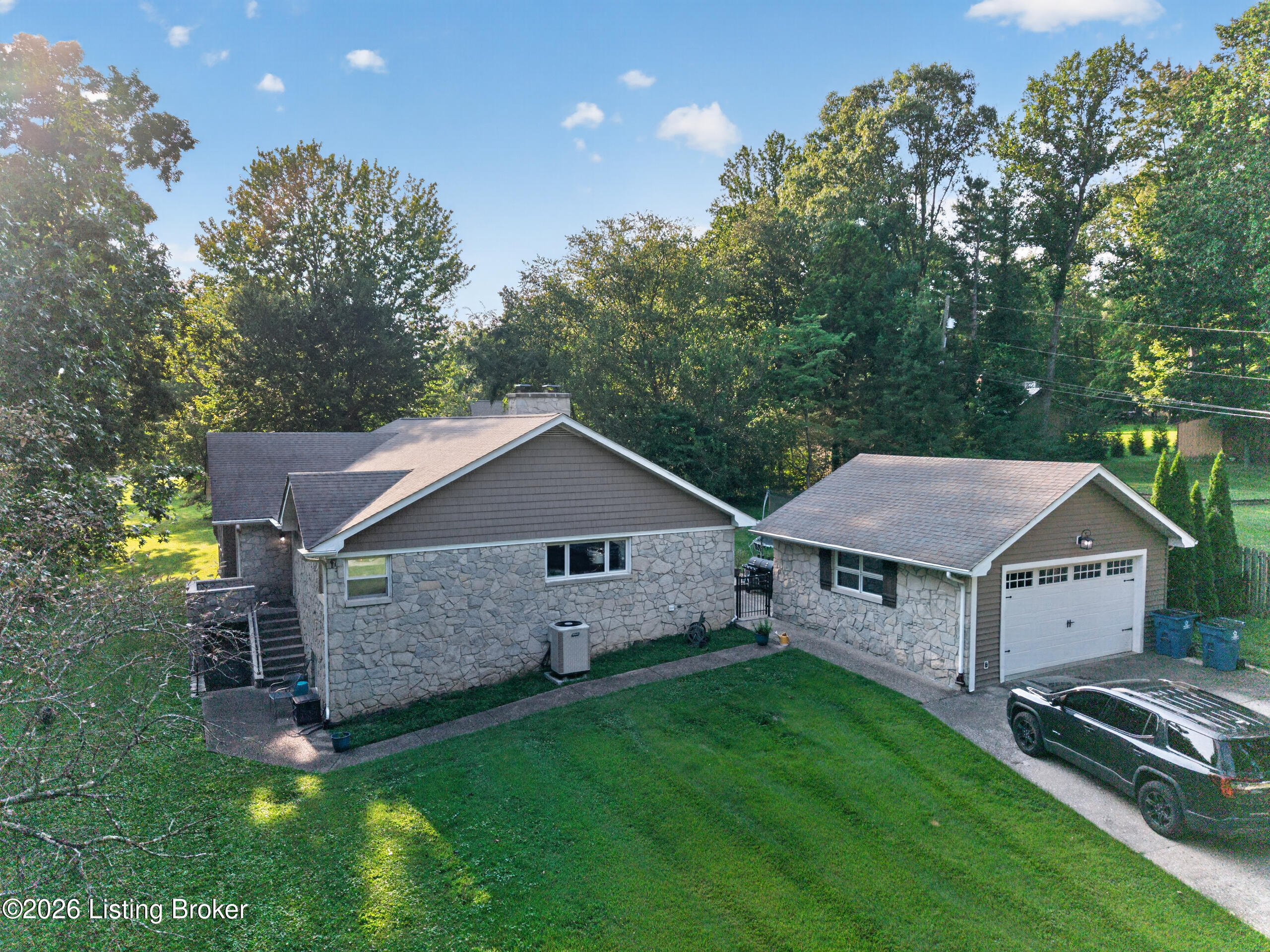 385 Briarwood Cir Property Photo 6