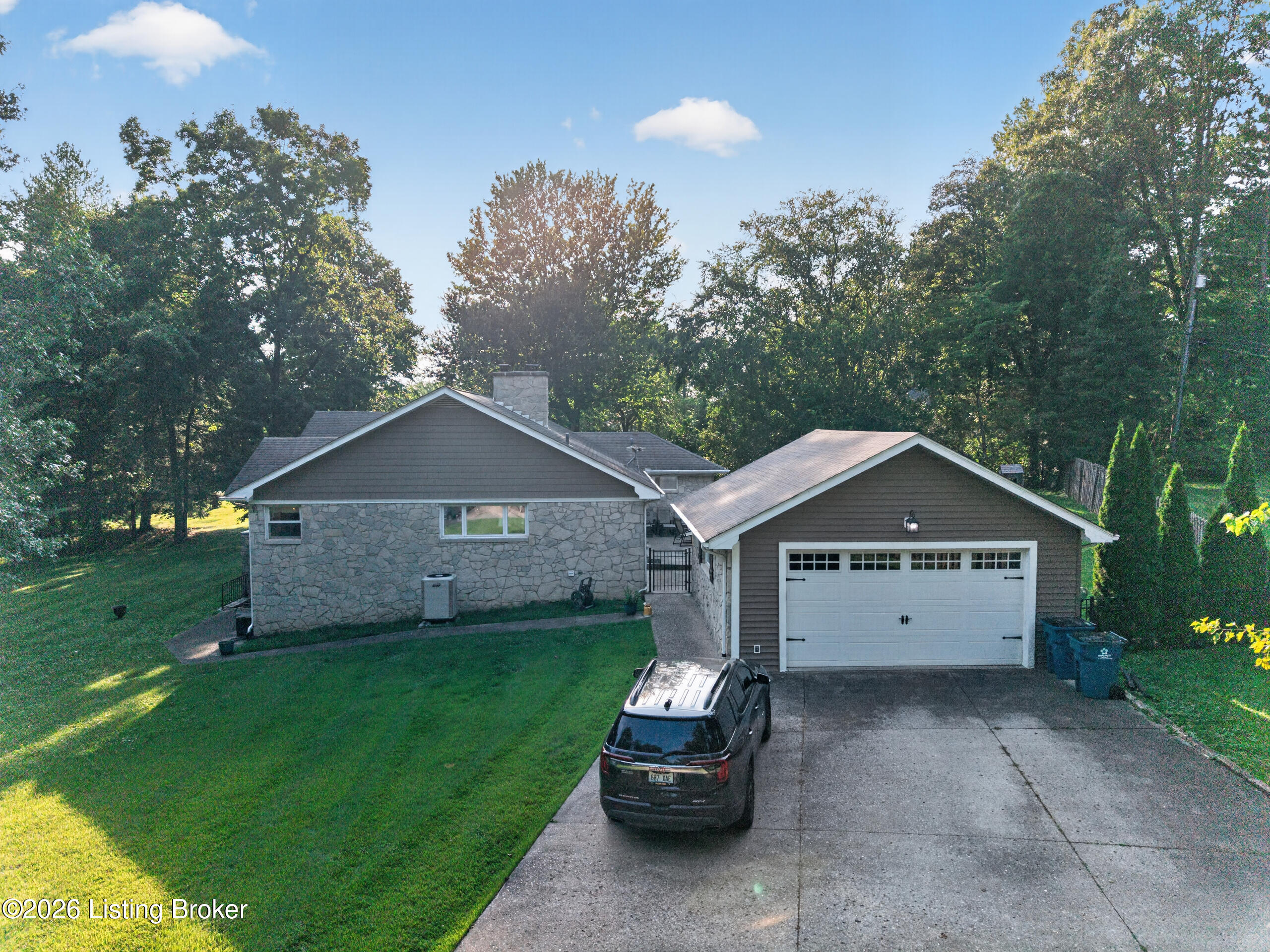 385 Briarwood Cir Property Photo 7