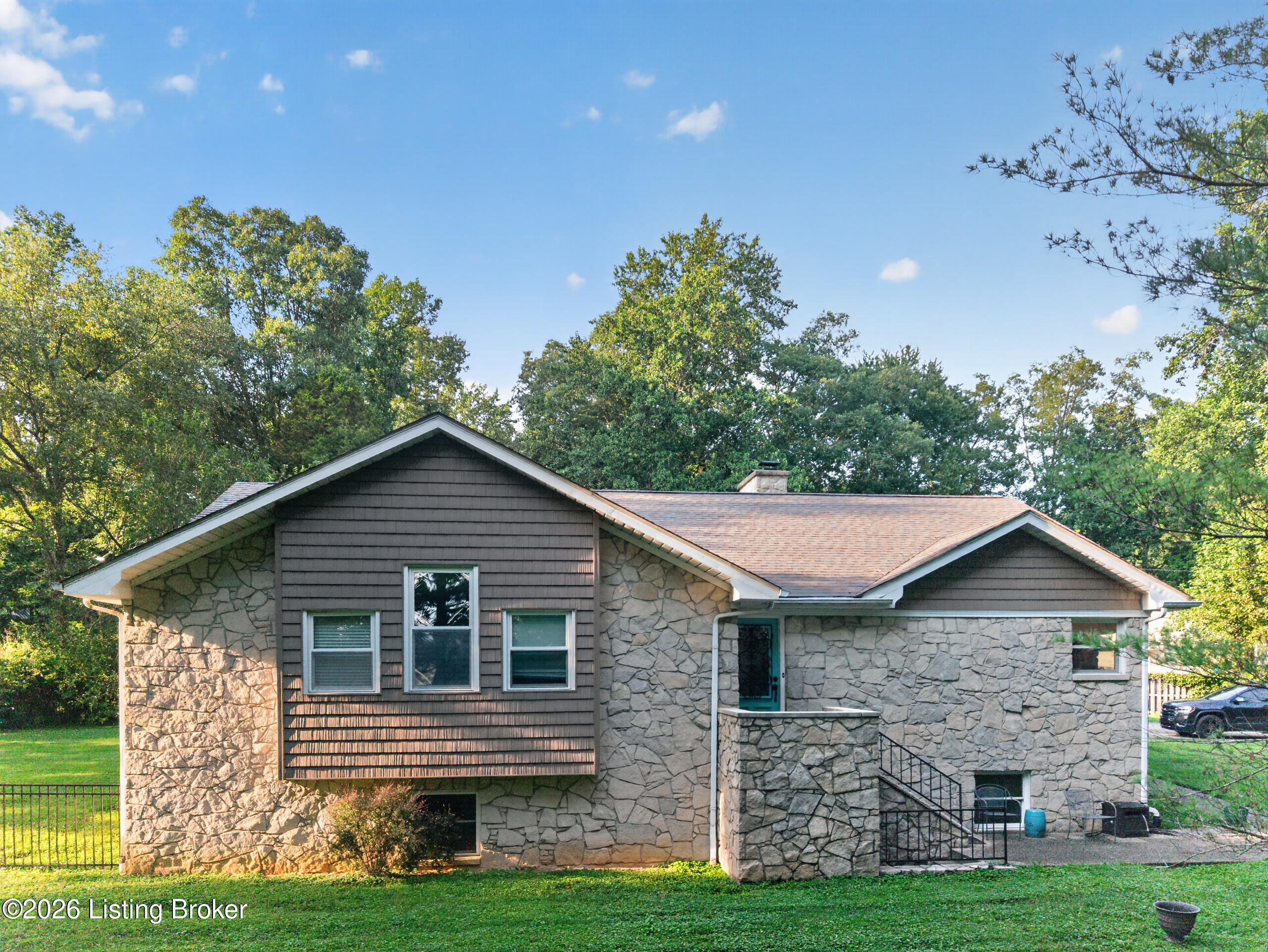 385 Briarwood Cir Property Photo 10