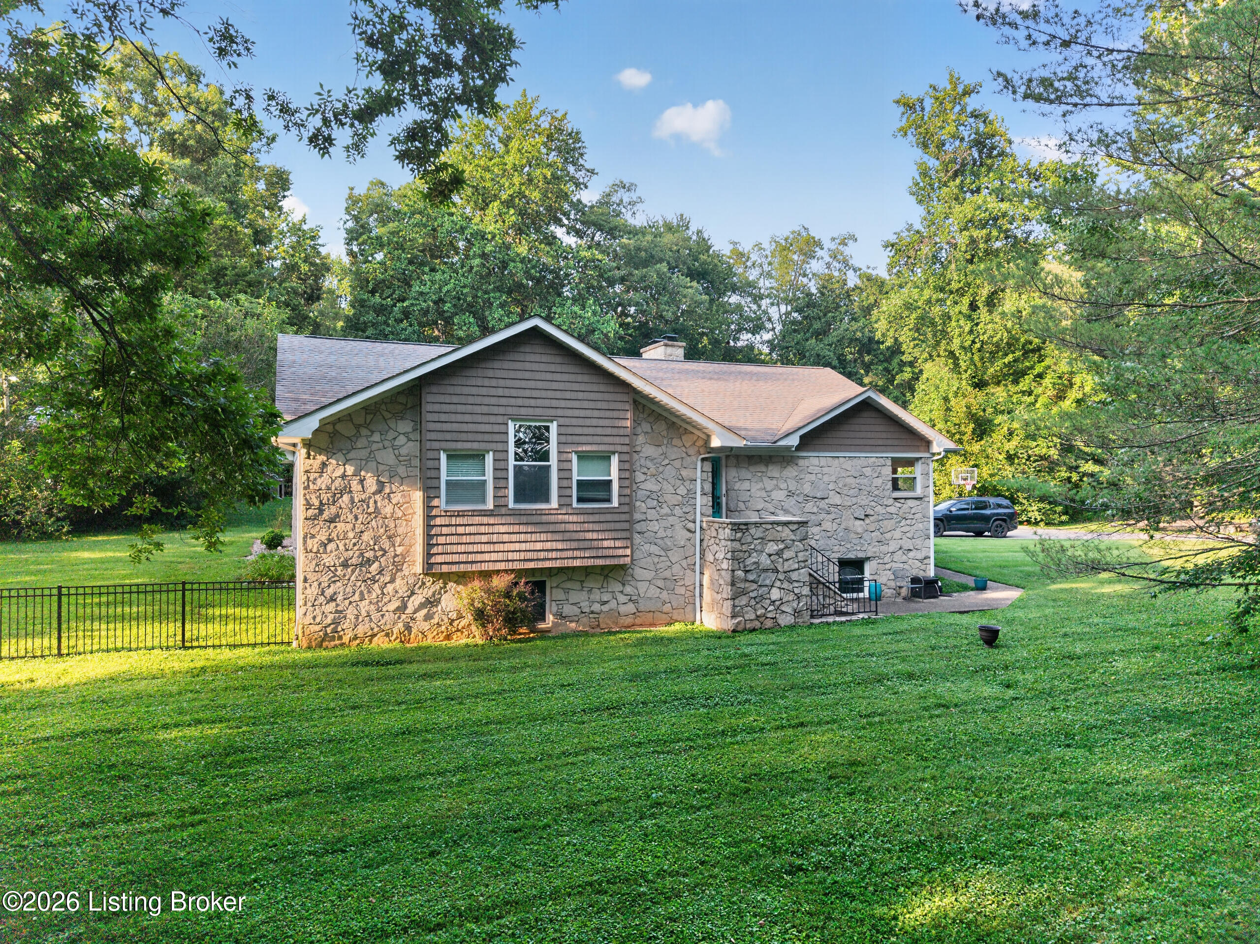 385 Briarwood Cir Property Photo 11
