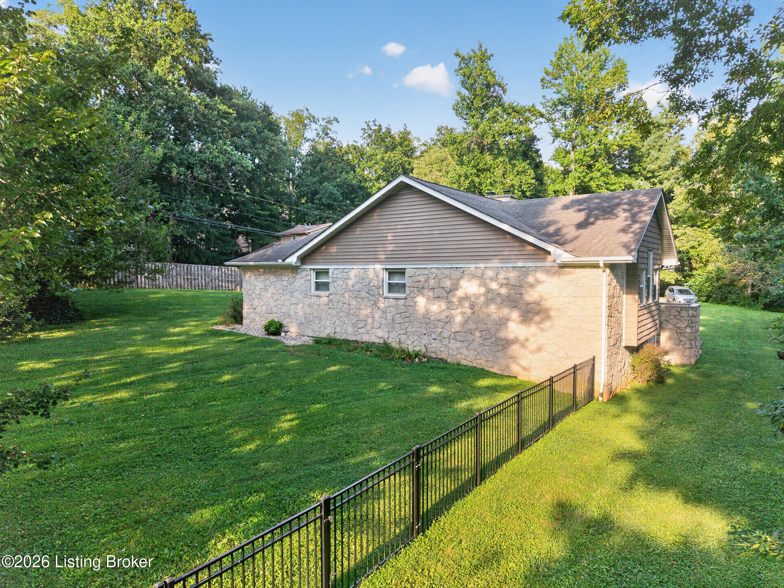 385 Briarwood Cir Property Photo 12