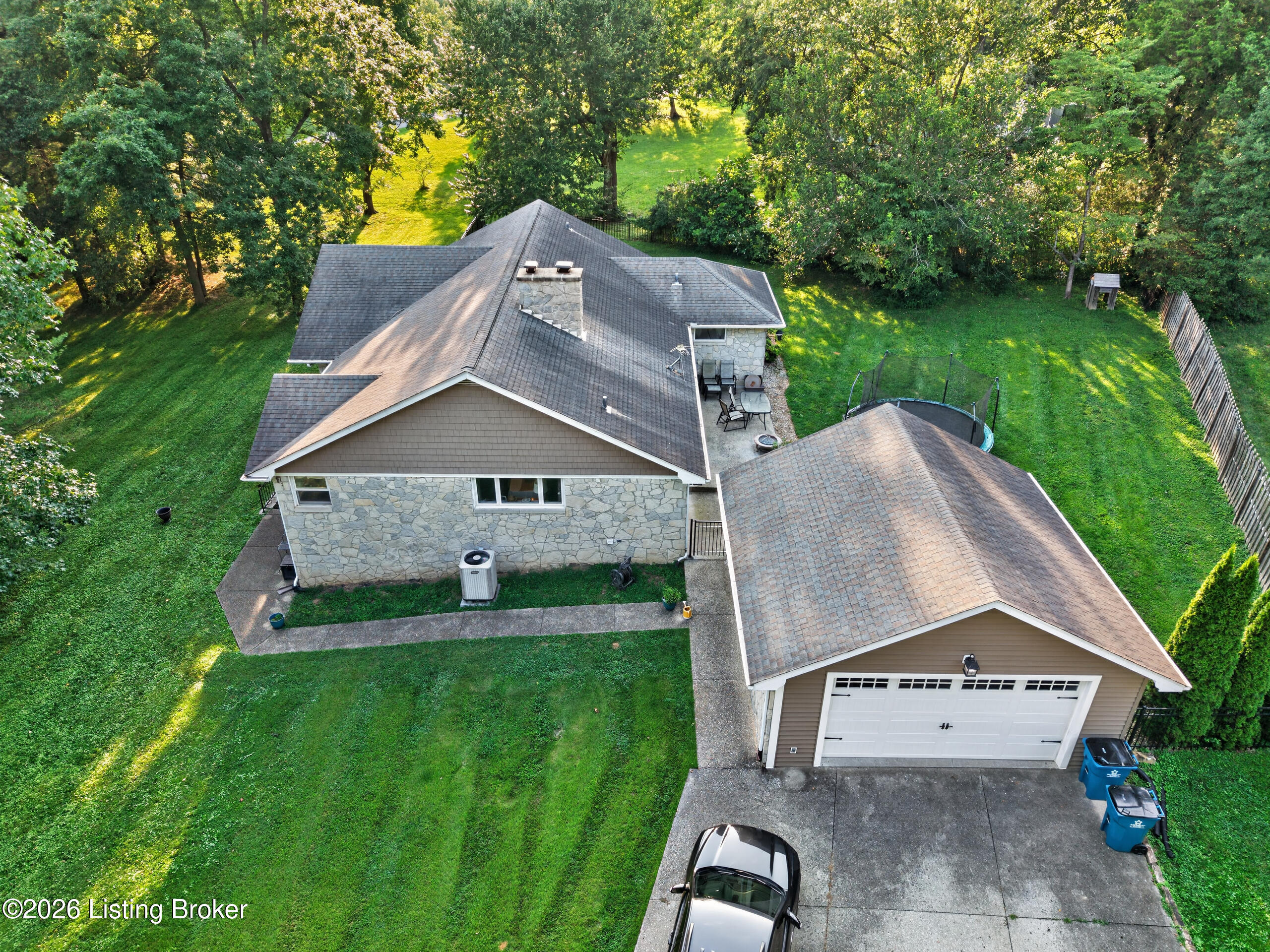 385 Briarwood Cir Property Photo 16