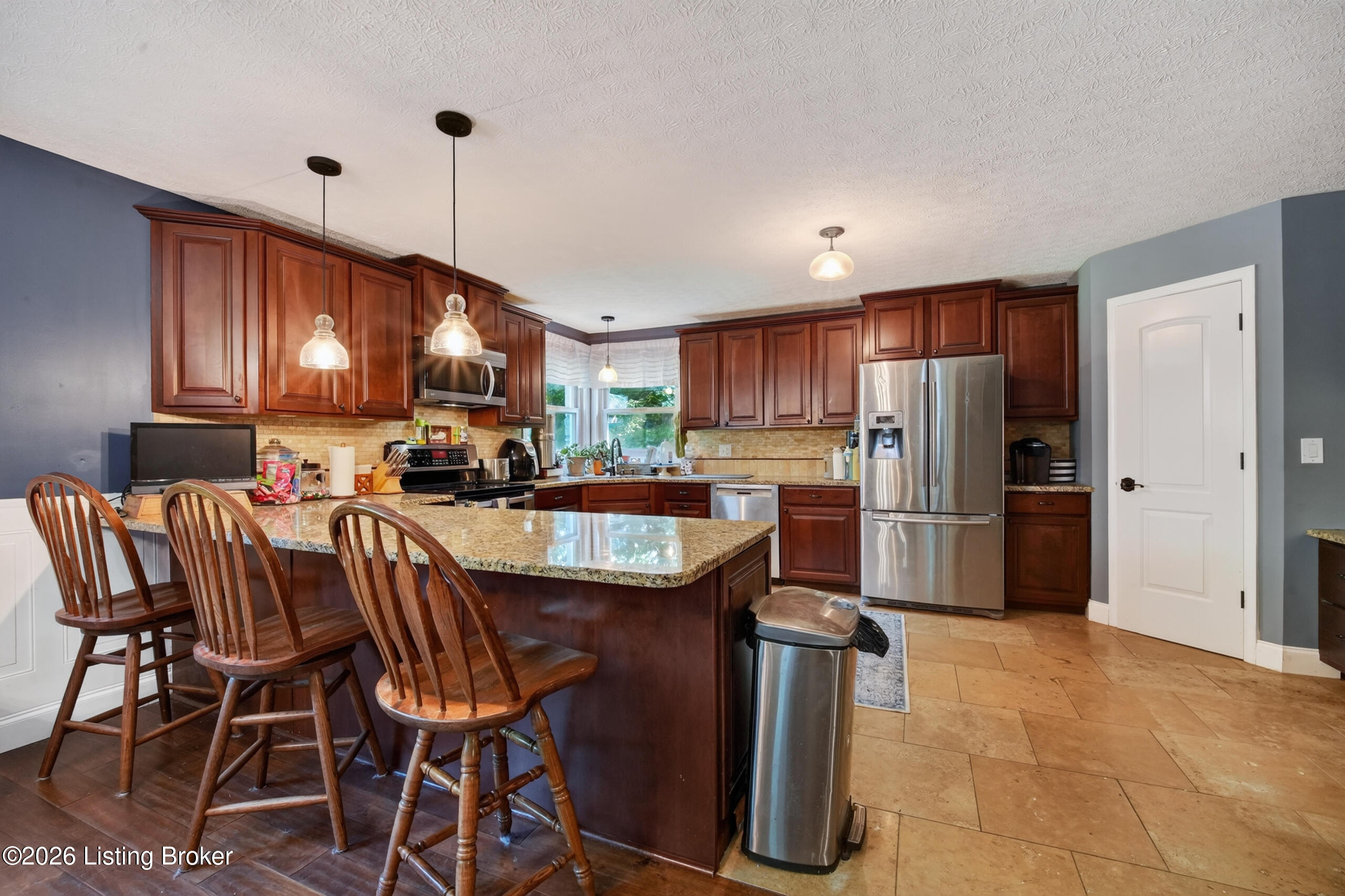 385 Briarwood Cir Property Photo 18