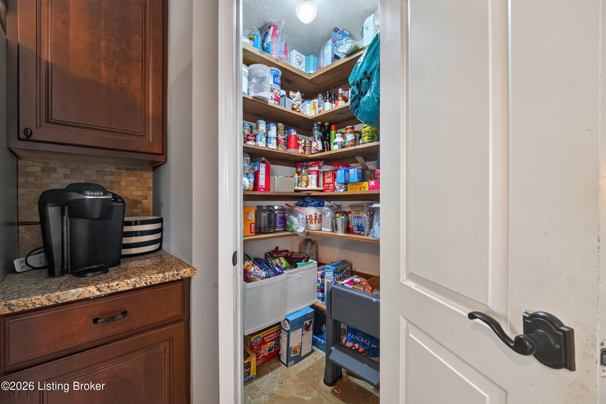385 Briarwood Cir Property Photo 27