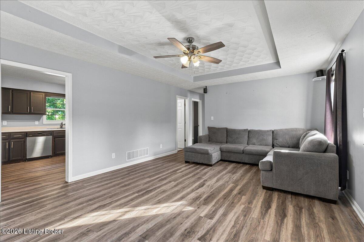 1028 Woodside Dr Property Photo 6