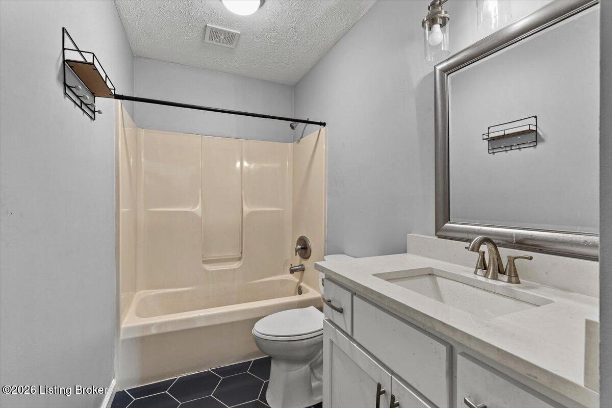 1028 Woodside Dr Property Photo 15