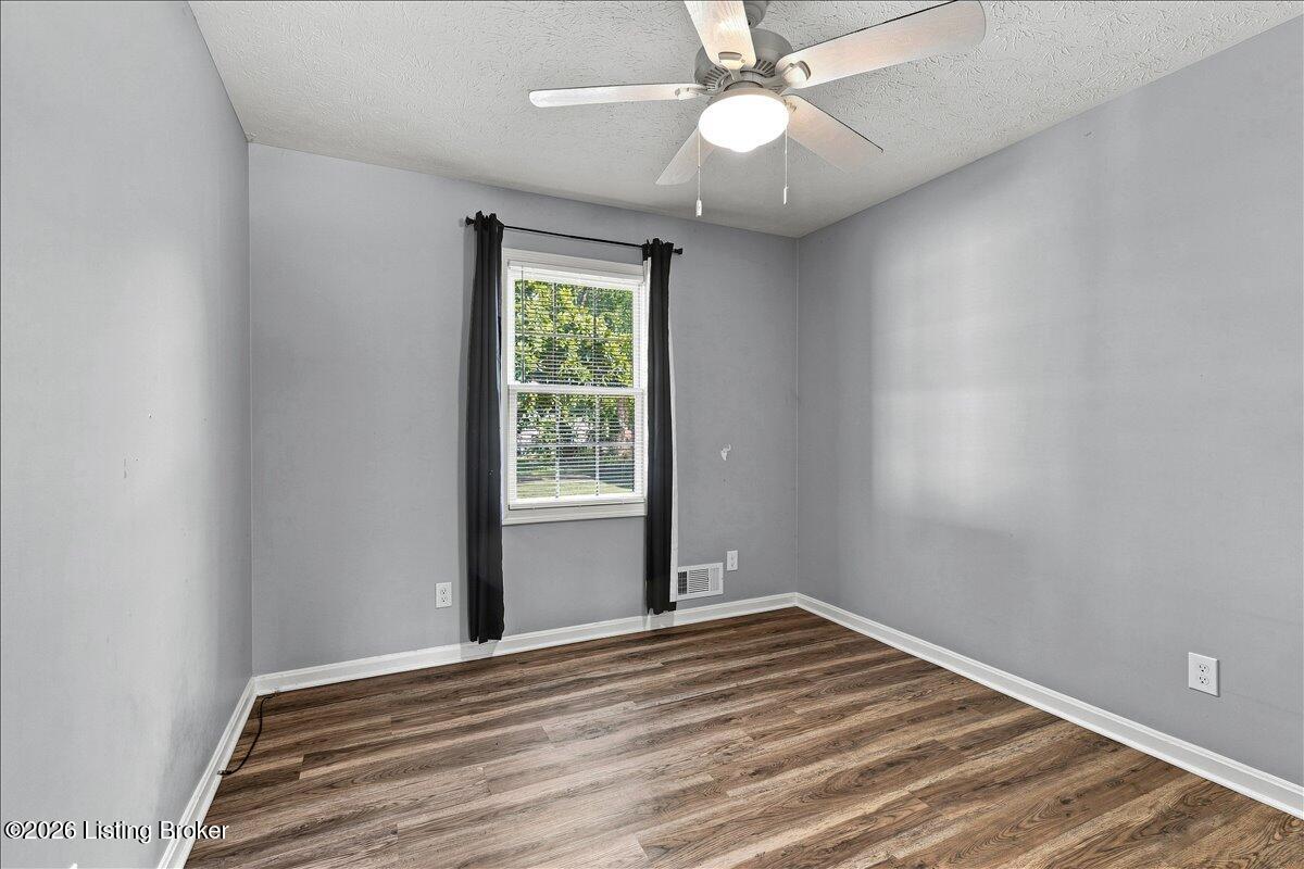 1028 Woodside Dr Property Photo 16