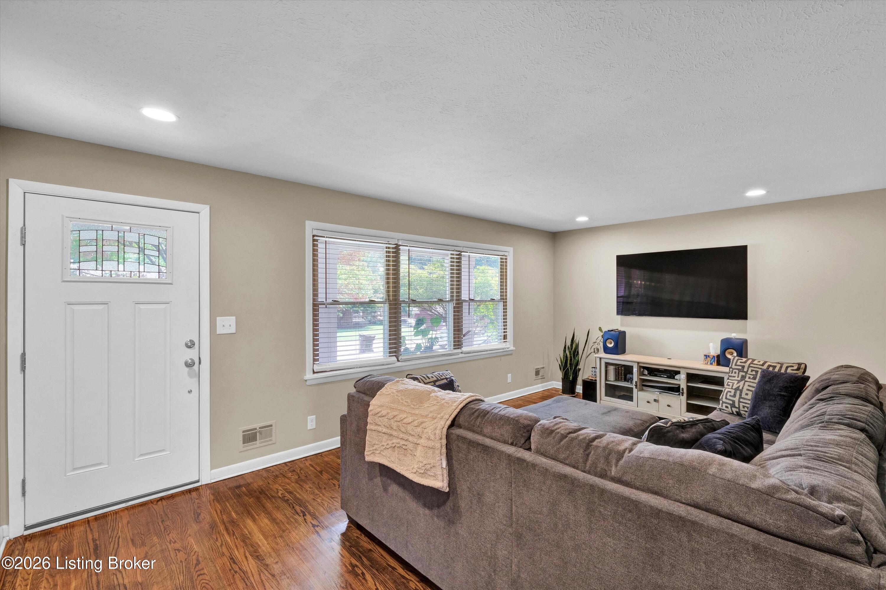 3300 Startan Ct Property Photo 4