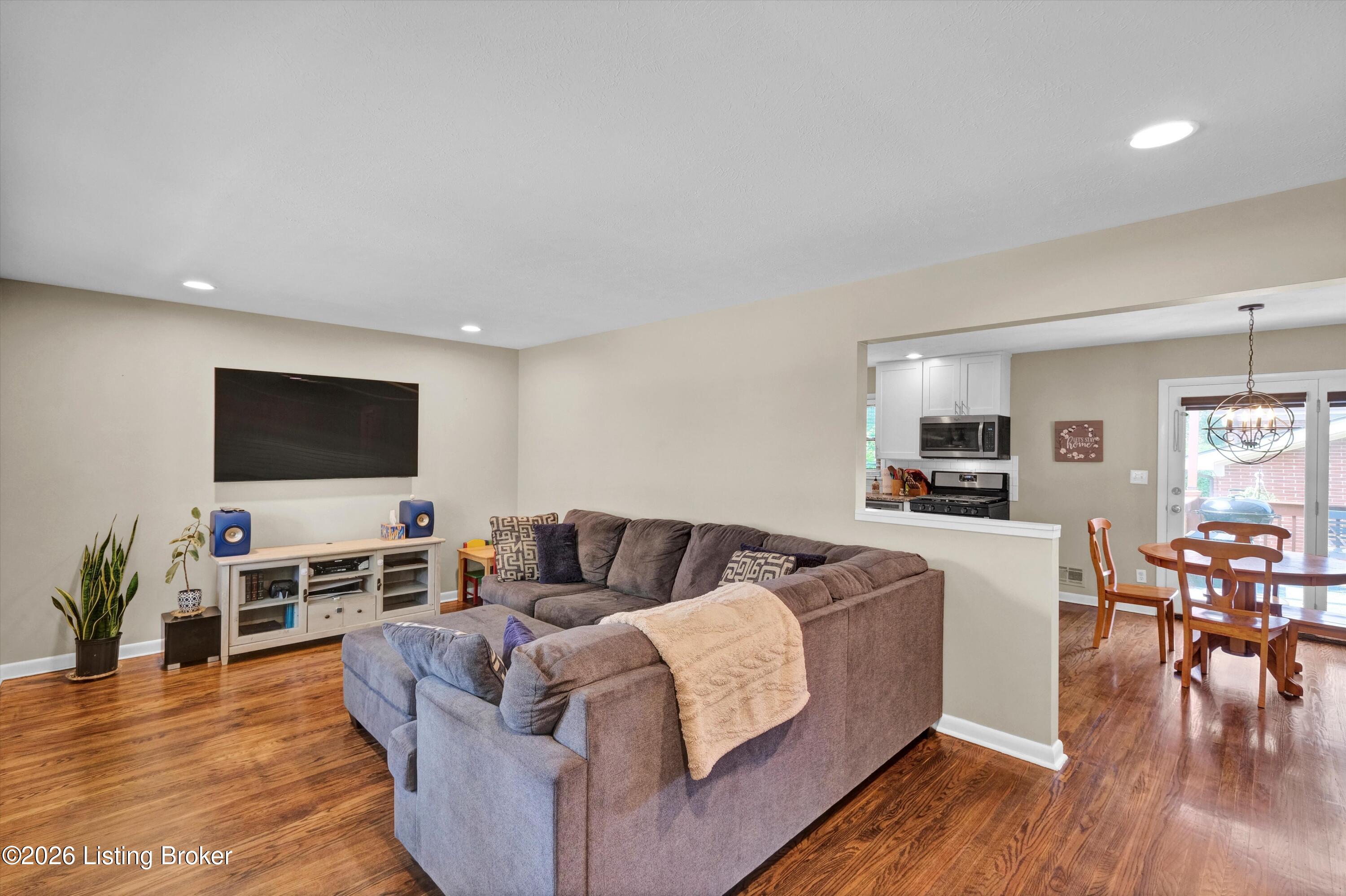 3300 Startan Ct Property Photo 5