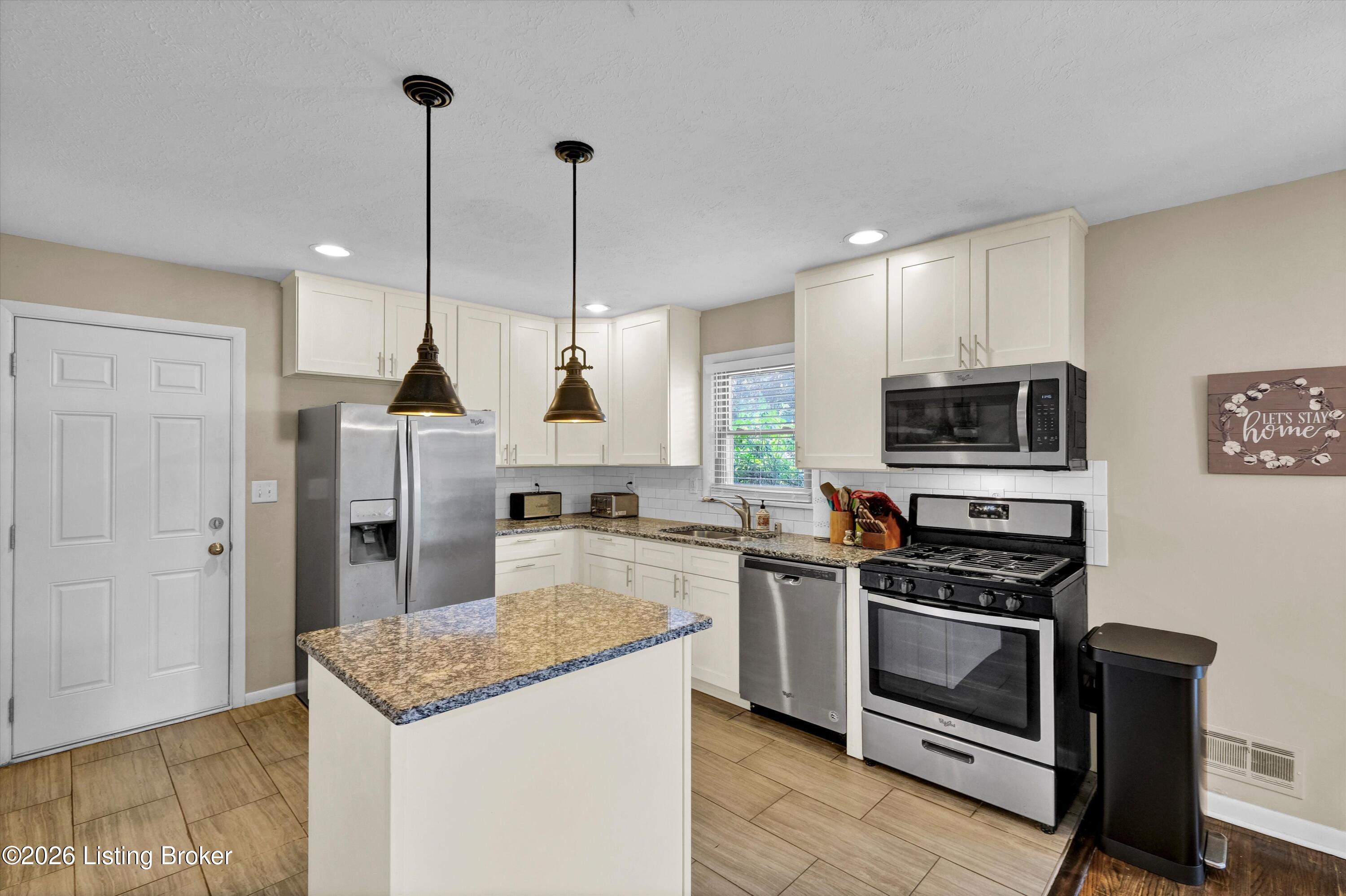 3300 Startan Ct Property Photo 9