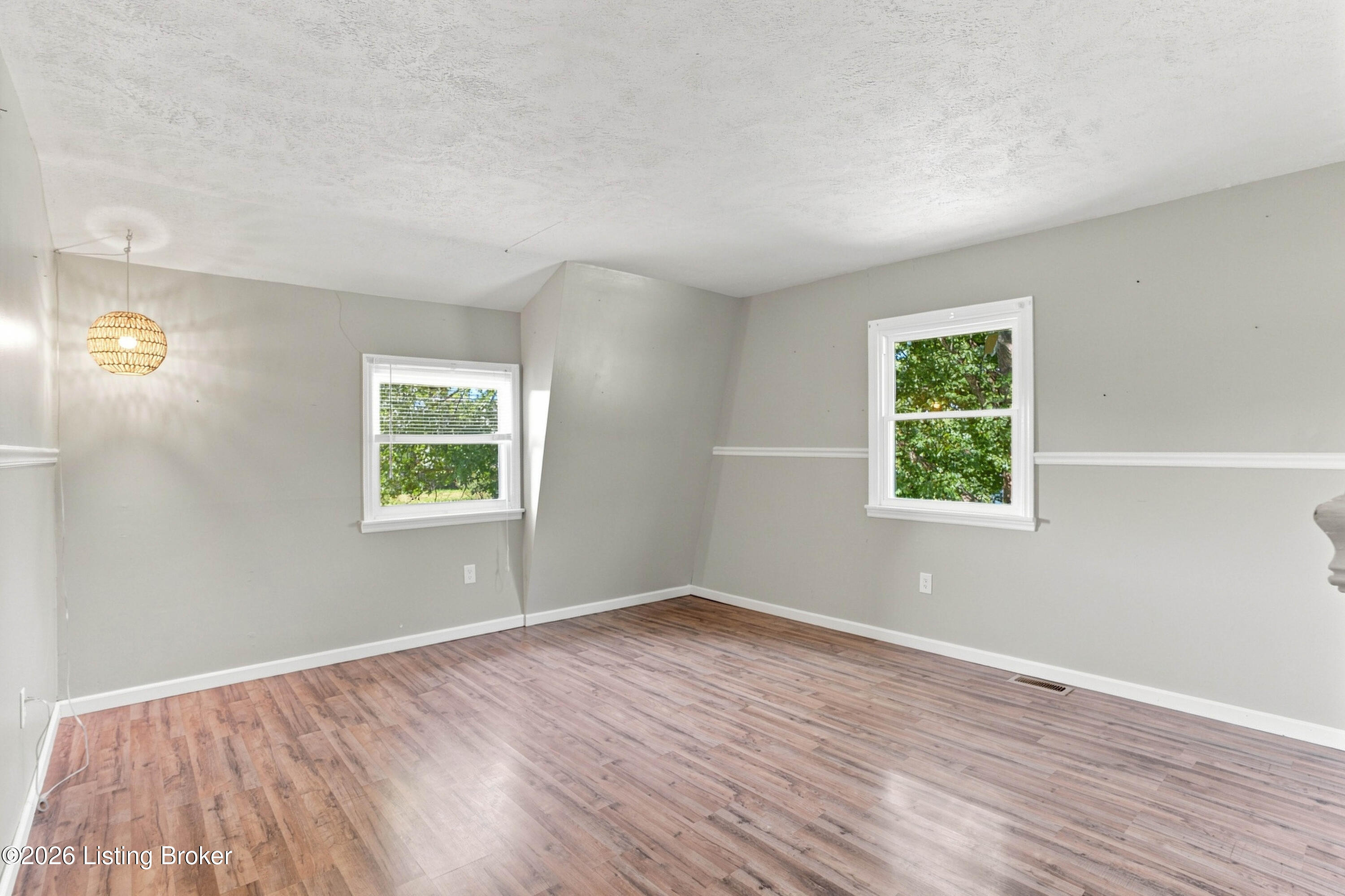101 Maple St Property Photo 5