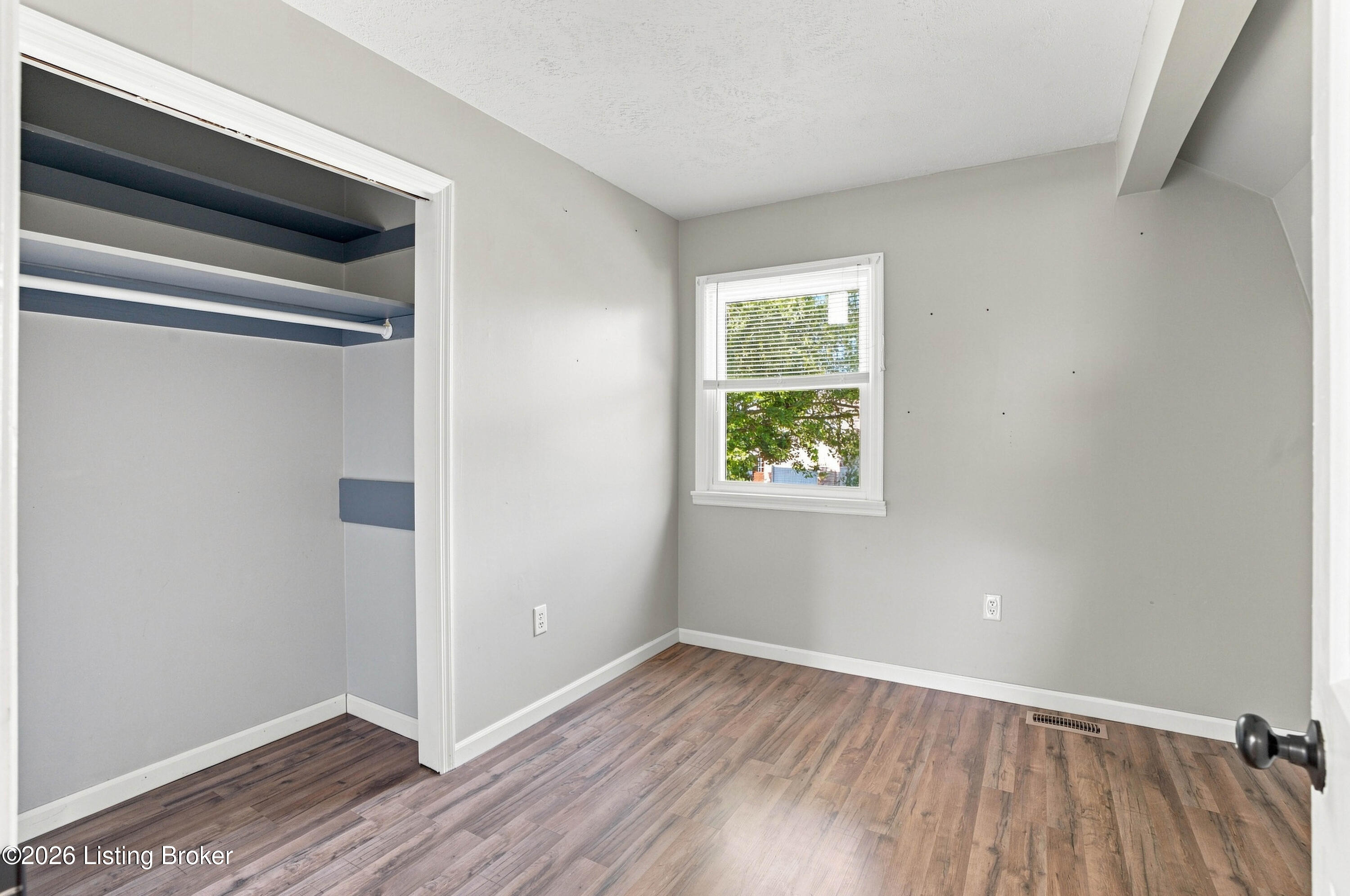 101 Maple St Property Photo 6