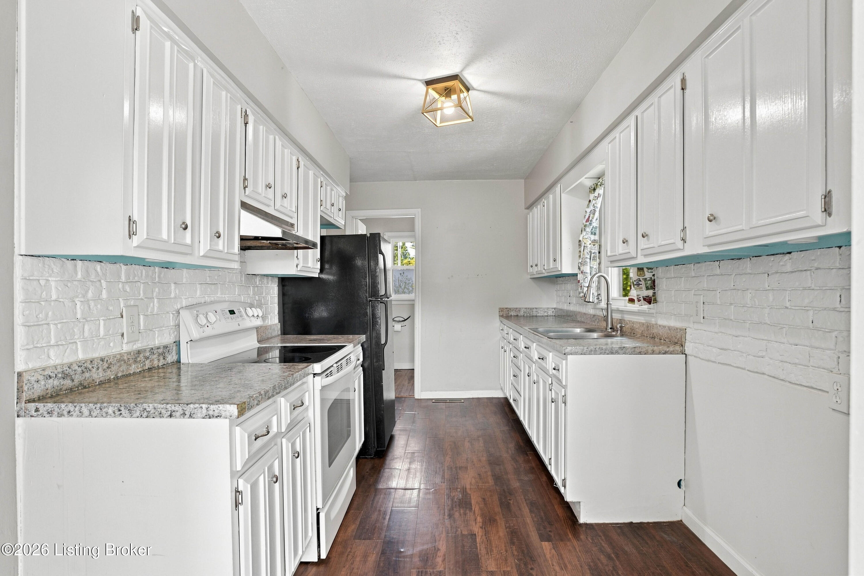 101 Maple St Property Photo 10