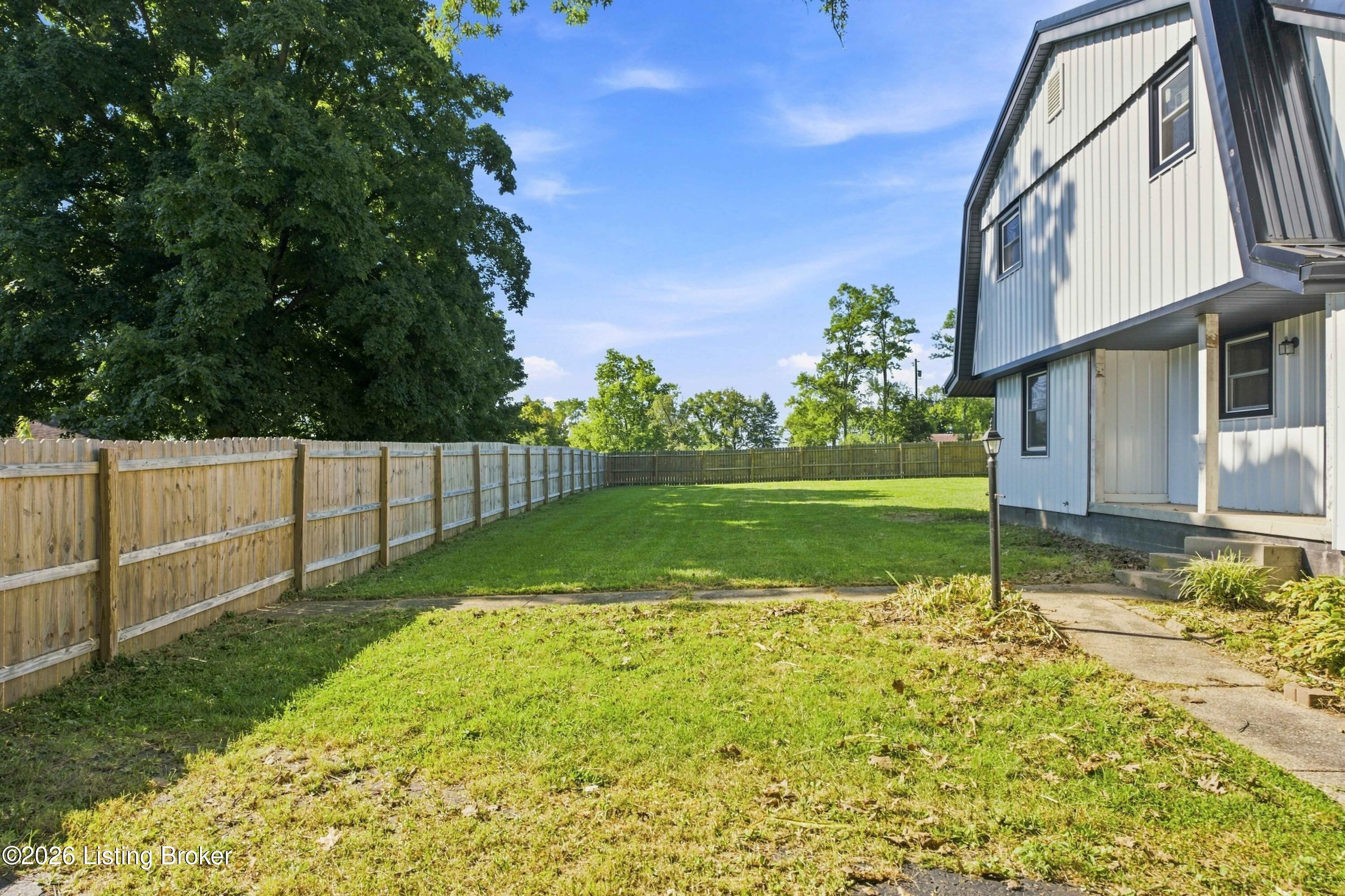 101 Maple St Property Photo 33