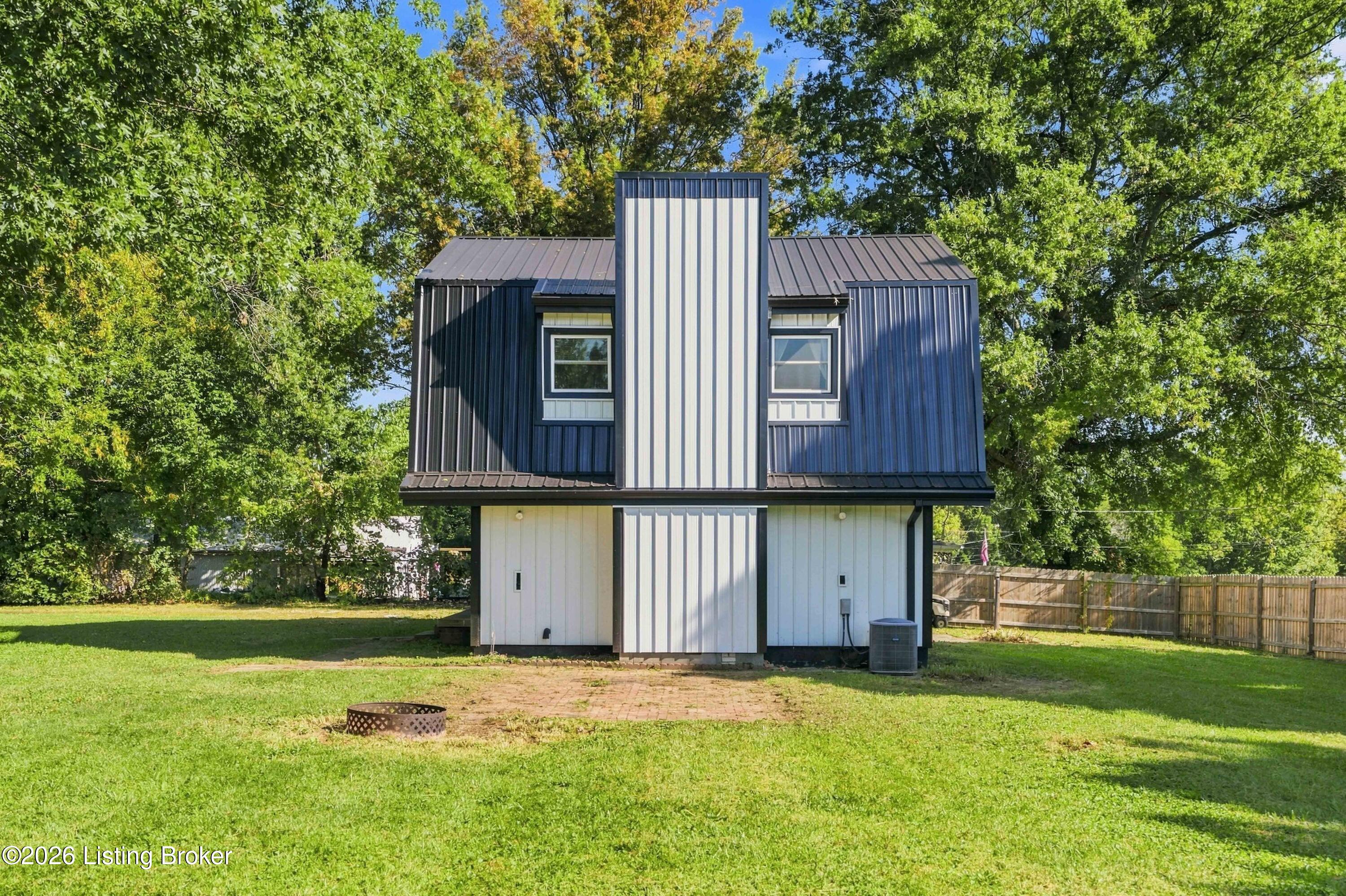 101 Maple St Property Photo 35