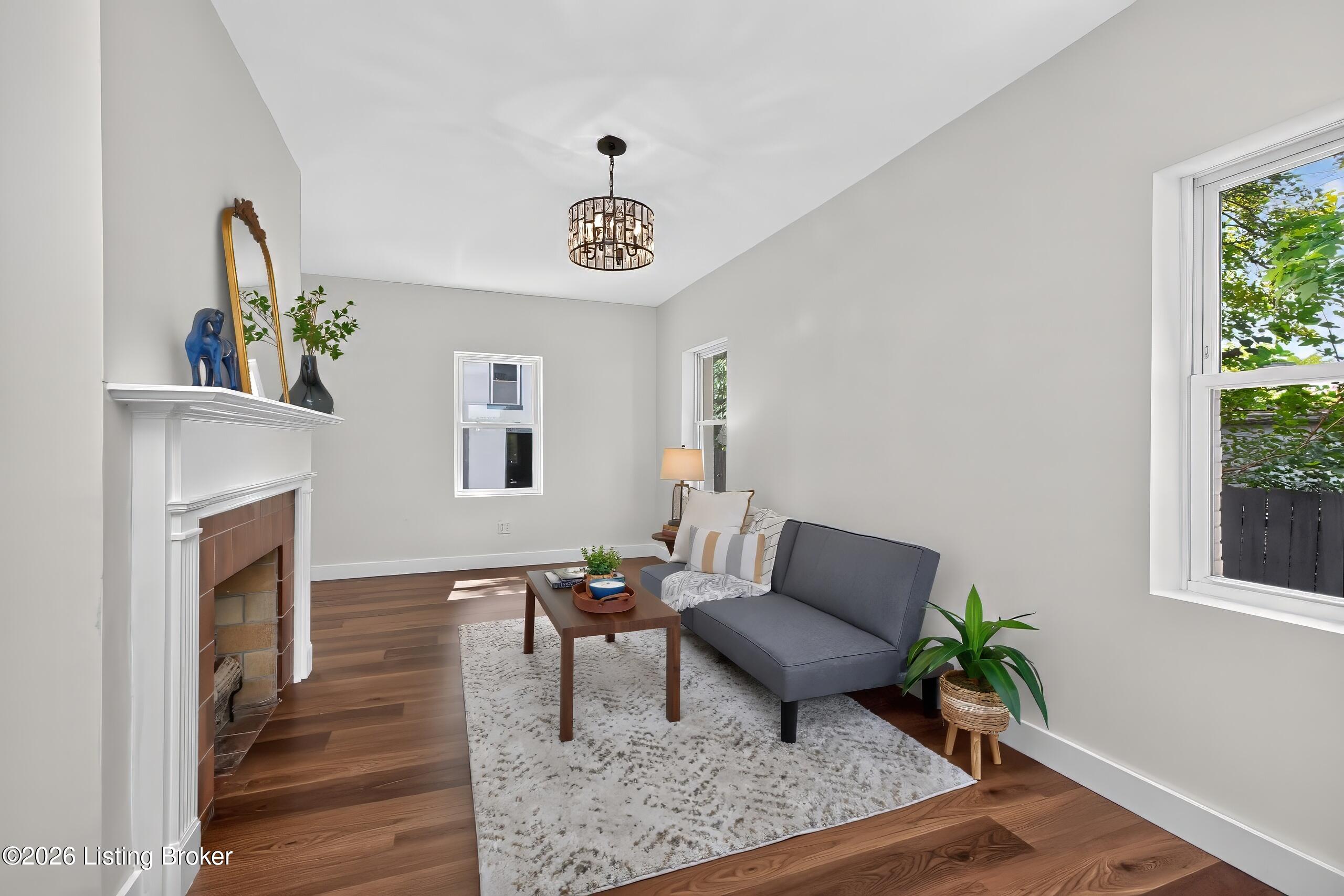 1204 N Broadway Property Photo 4