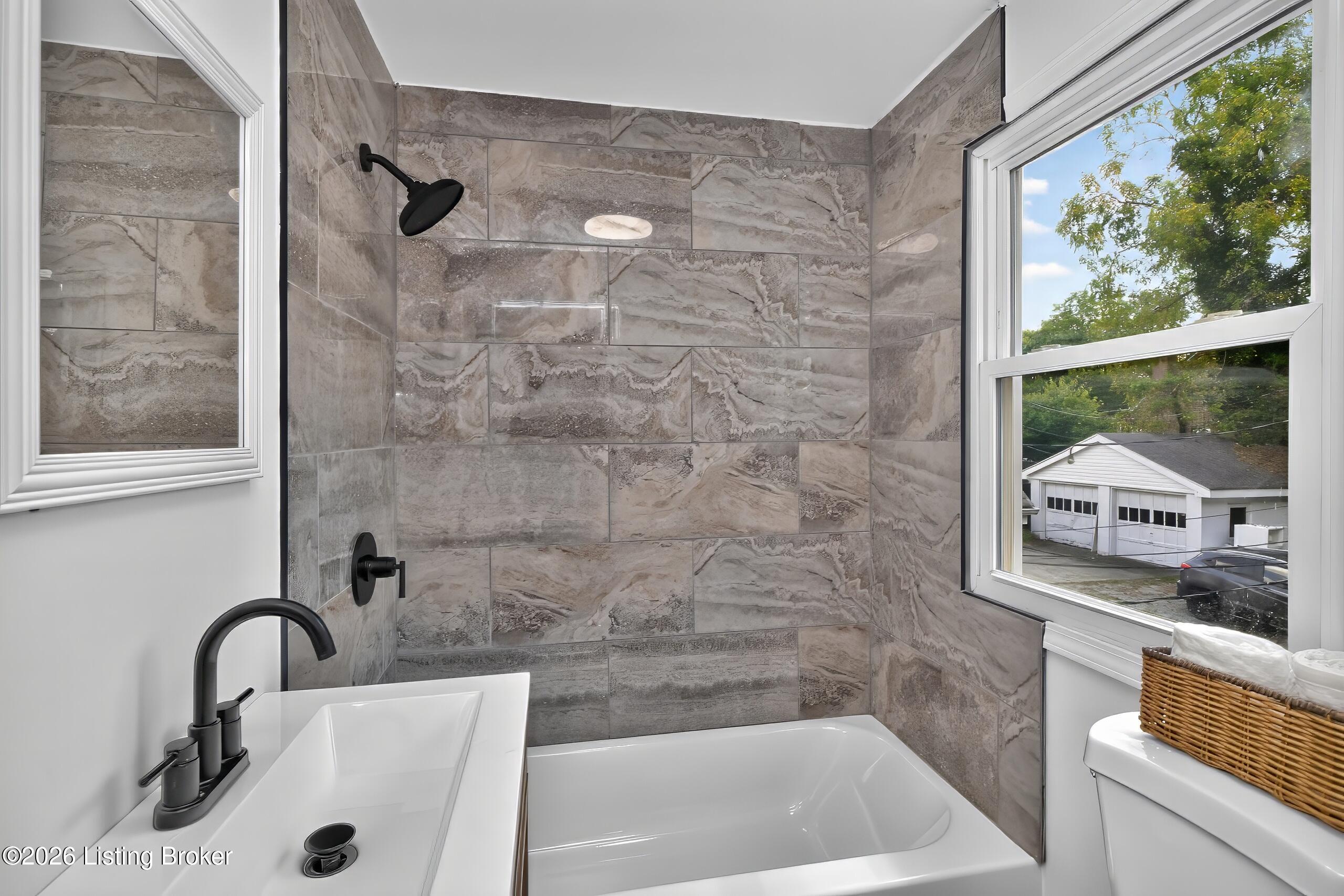 1204 N Broadway Property Photo 22