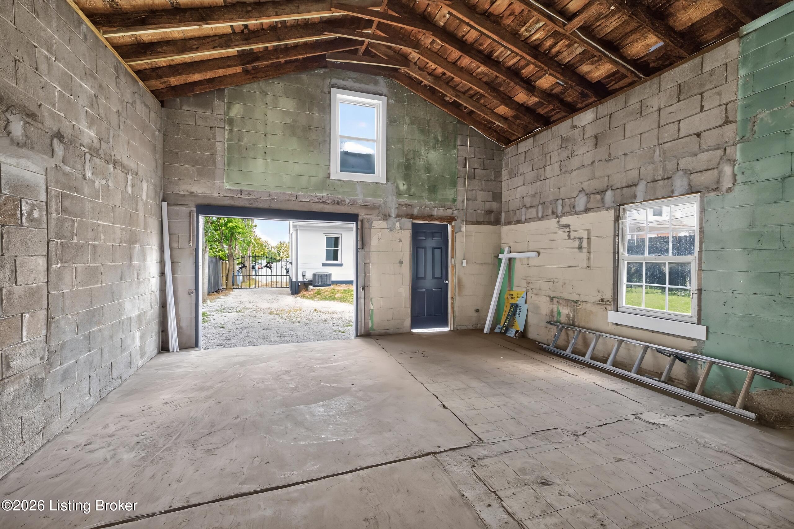 1204 N Broadway Property Photo 34