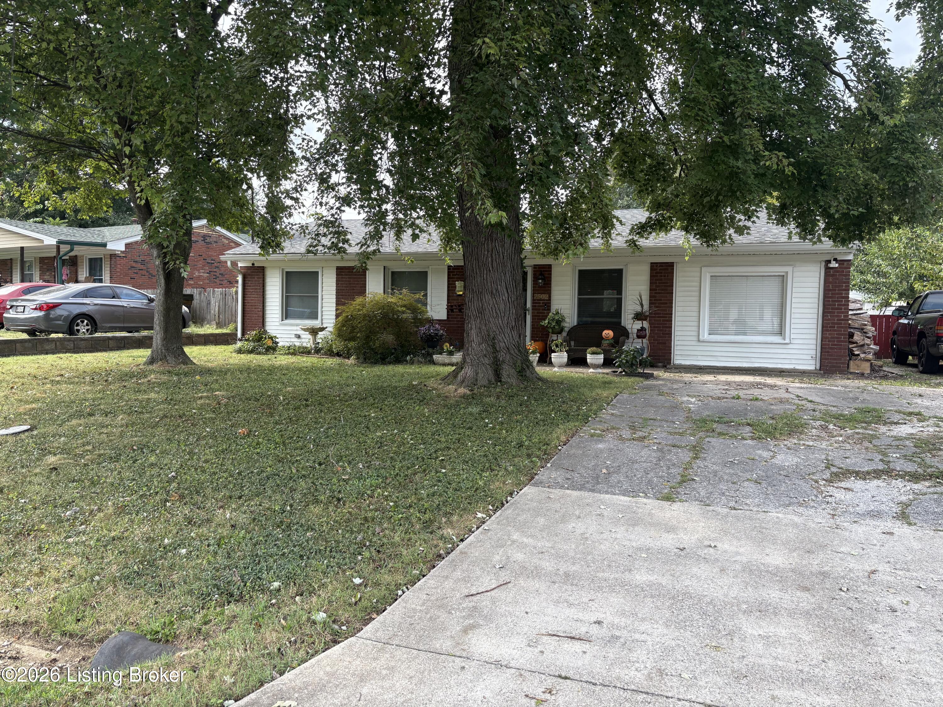 7502 Hallmark Dr Property Photo 2