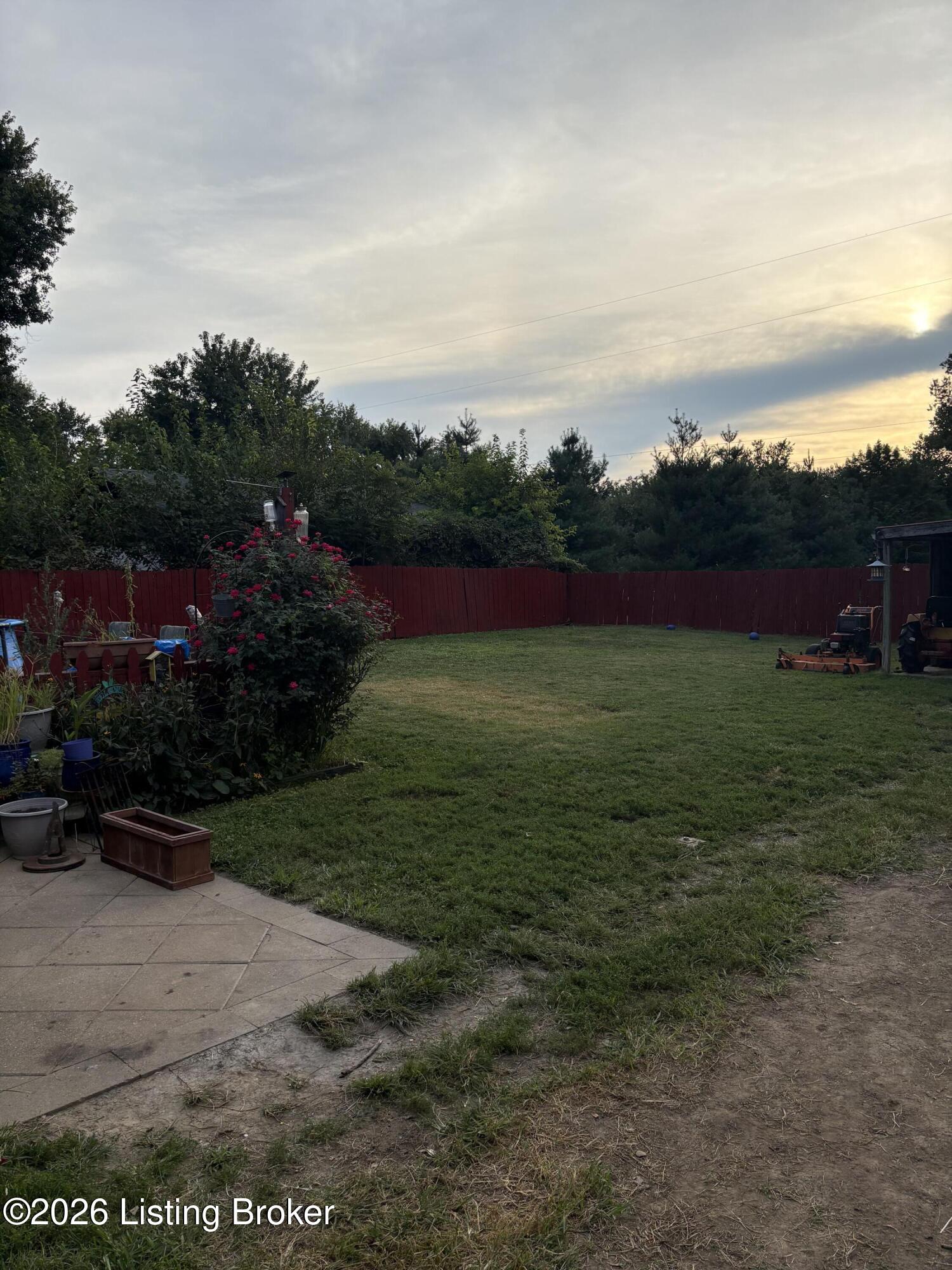 7502 Hallmark Dr Property Photo 21