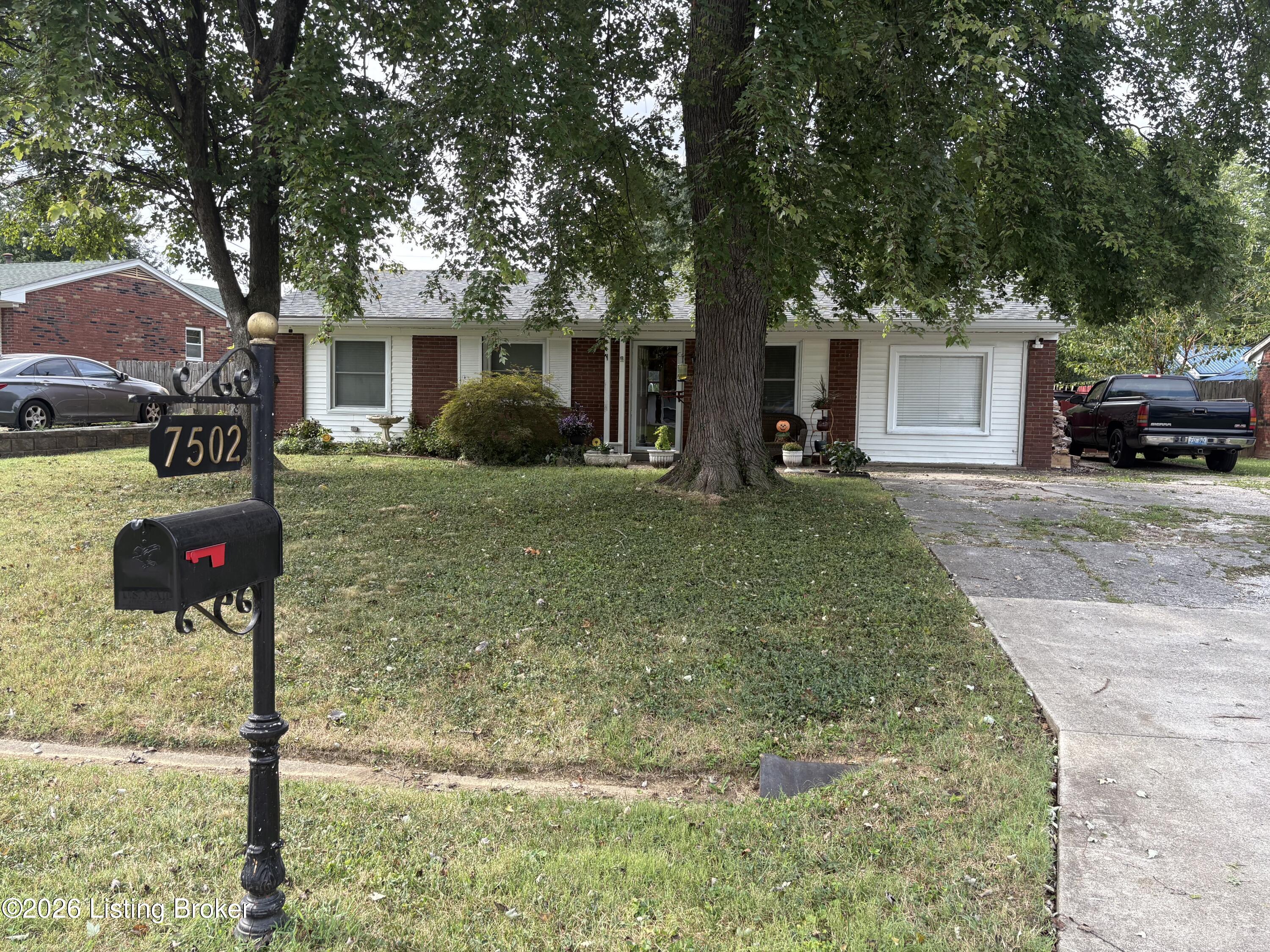 7502 Hallmark Dr Property Photo 31